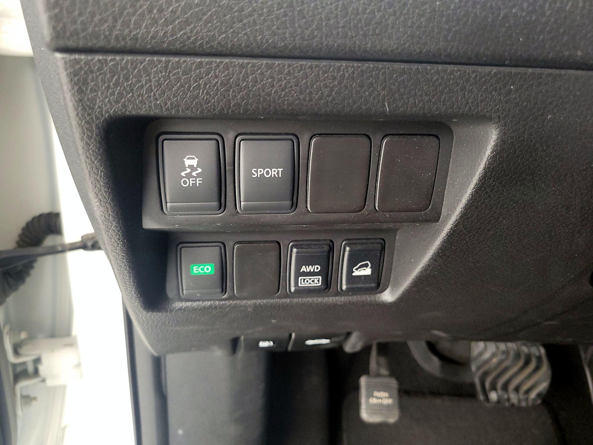 Thumbnail: 2016 Nissan Rogue - 13