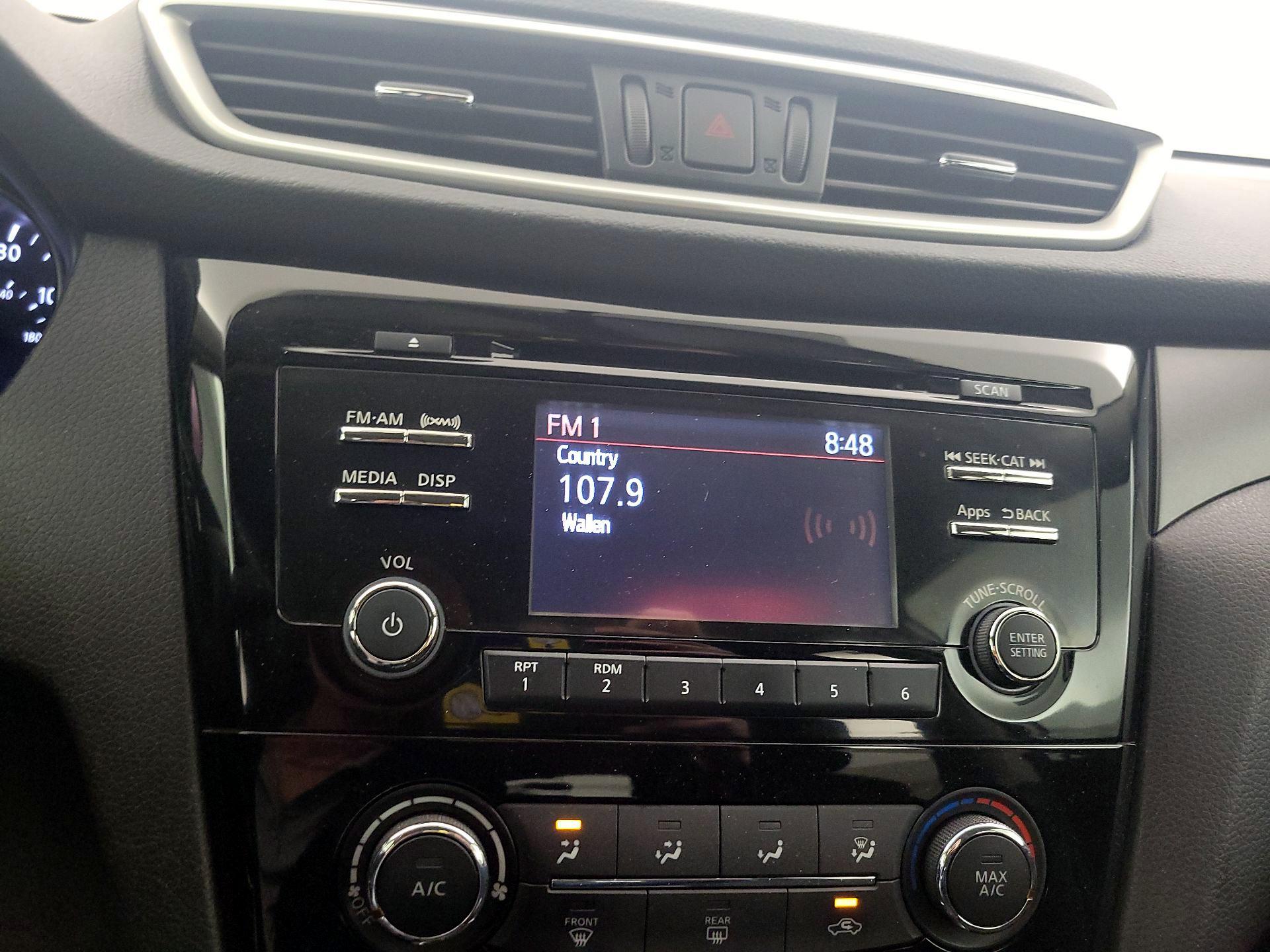 Thumbnail: 2016 Nissan Rogue - 15