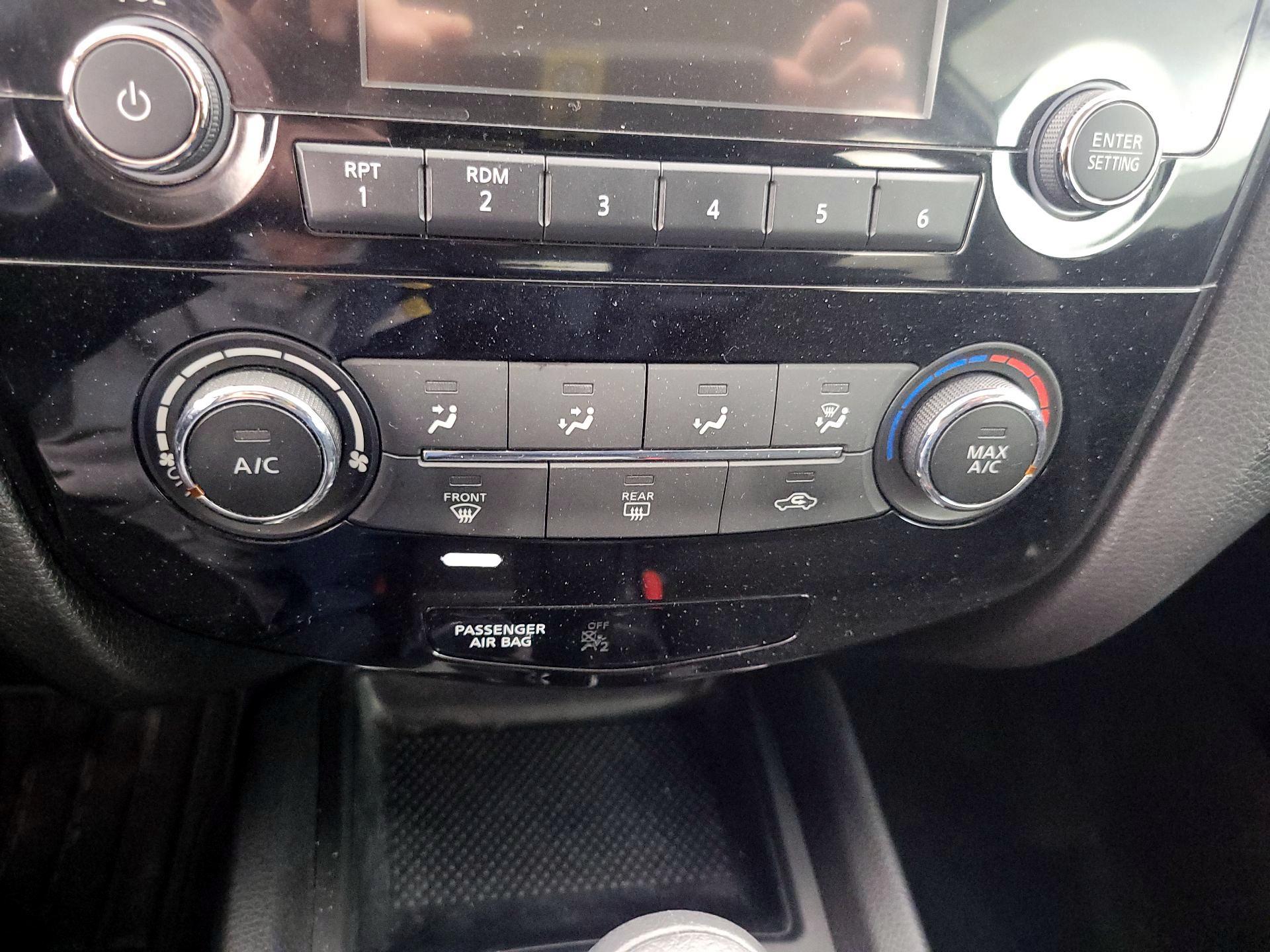 Thumbnail: 2016 Nissan Rogue - 16