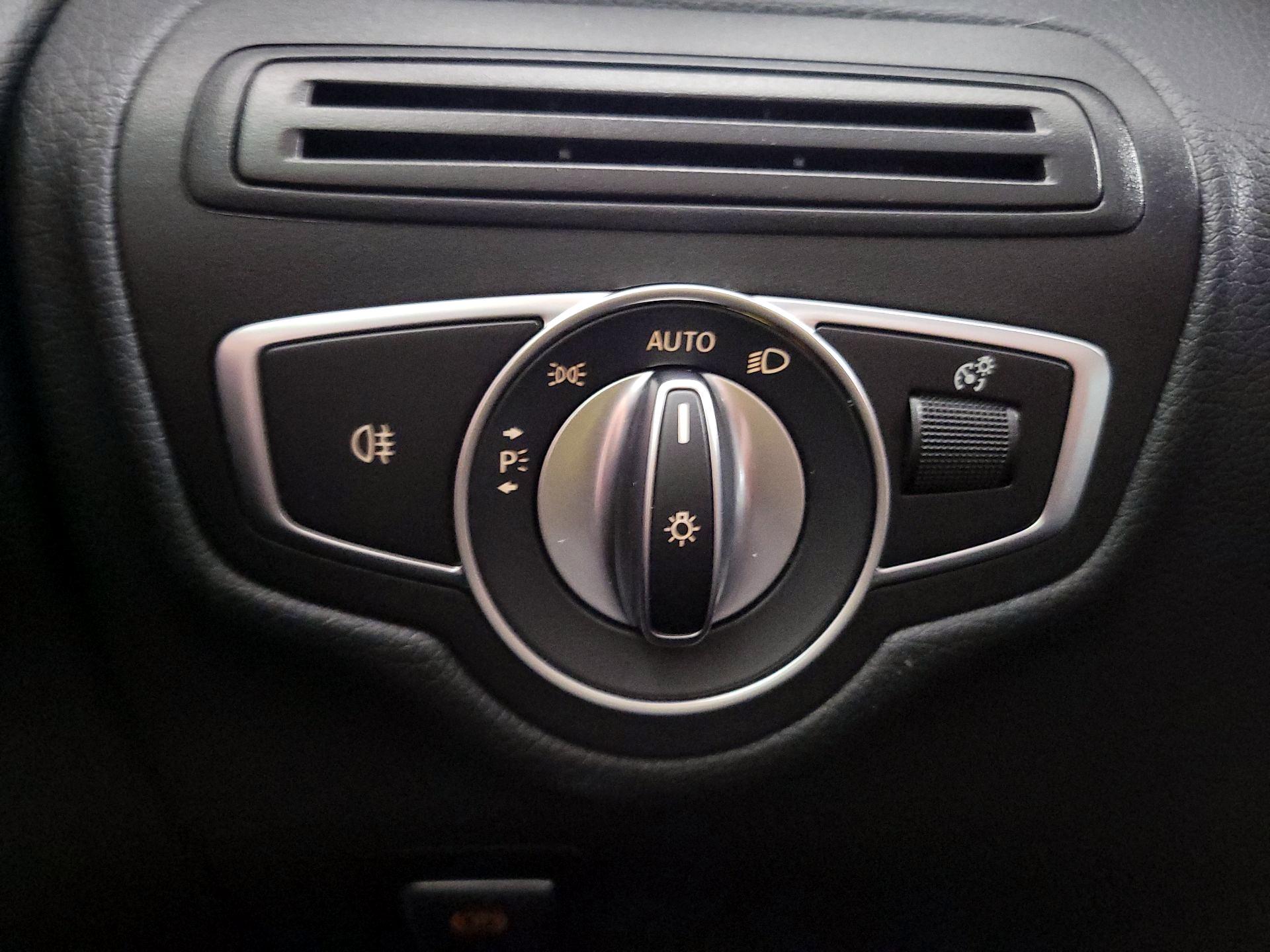 Thumbnail: 2022 Mercedes-Benz GLC - 13