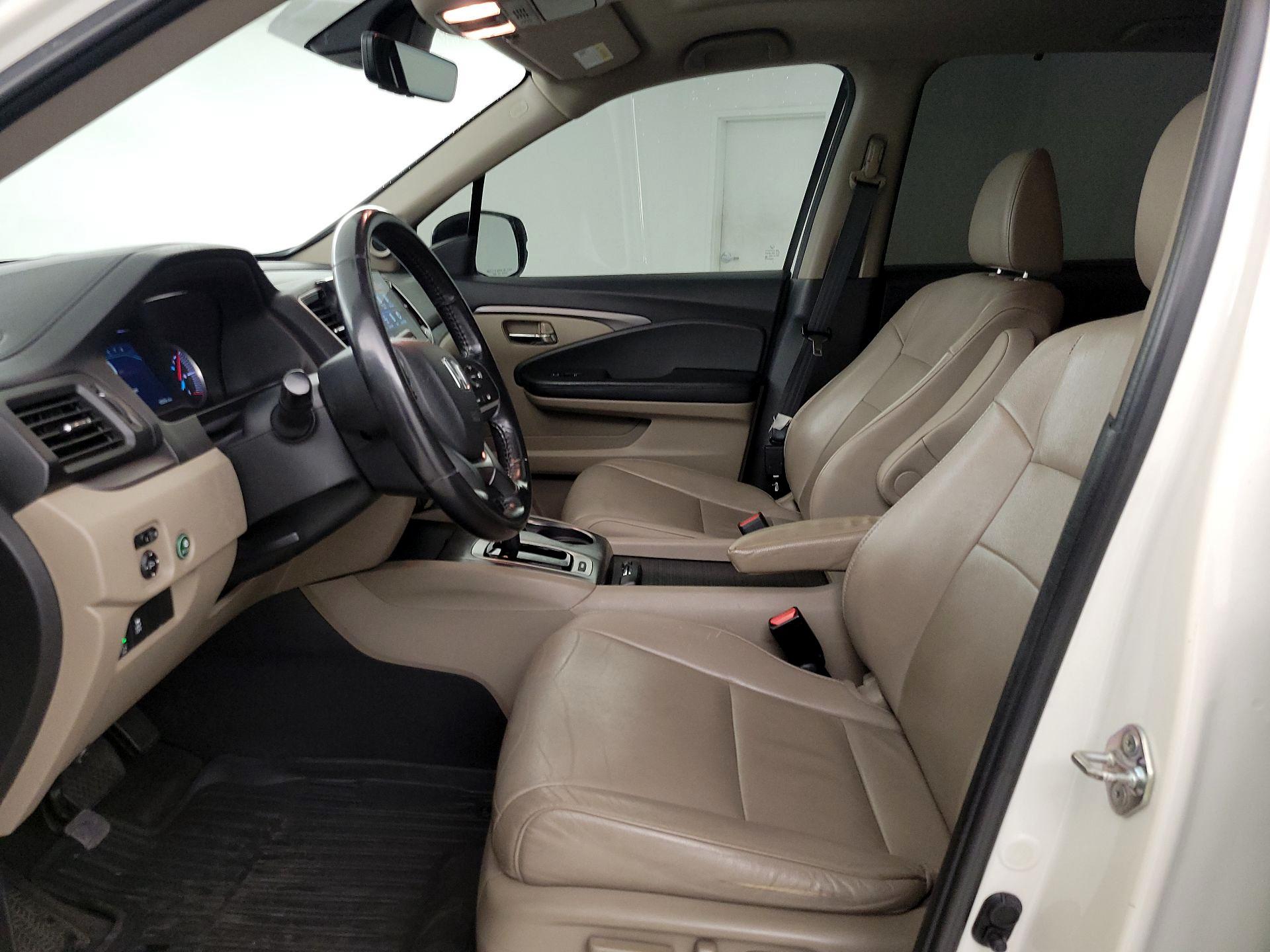 Thumbnail: 2019 Honda Pilot - 11