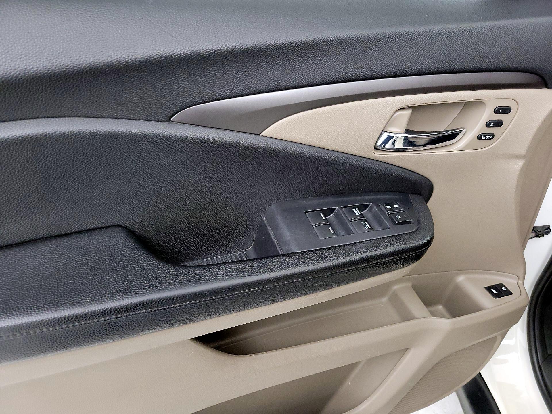 Thumbnail: 2019 Honda Pilot - 12