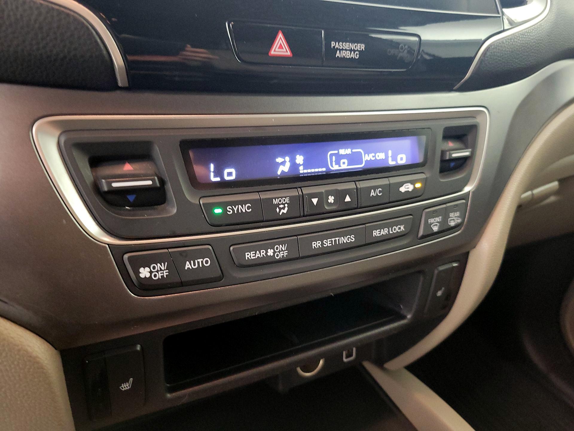 Thumbnail: 2019 Honda Pilot - 16