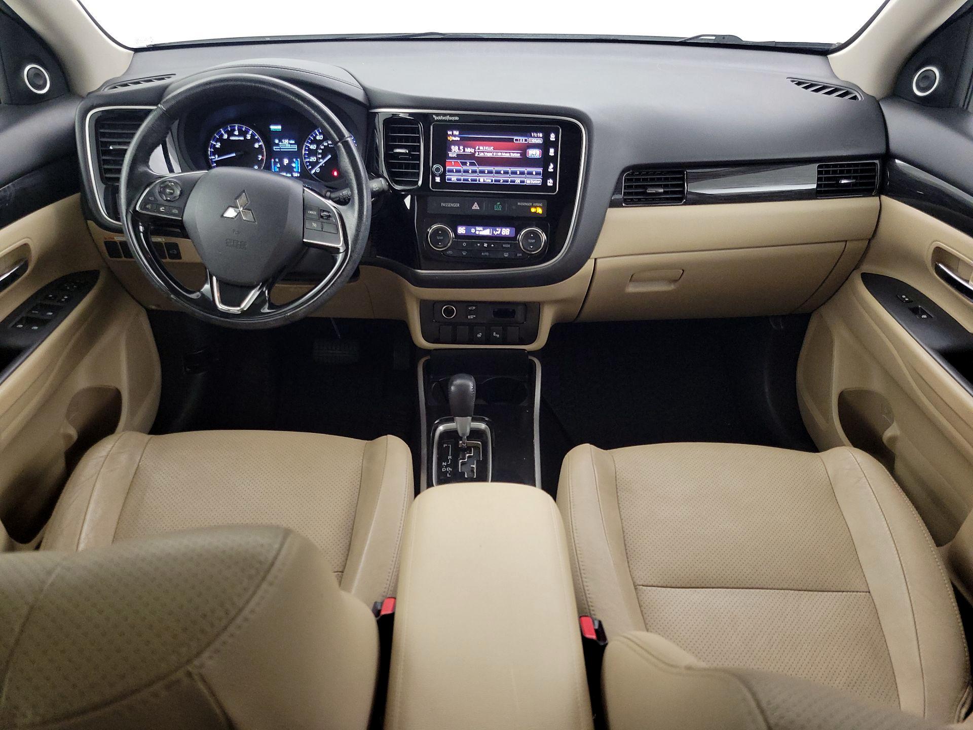 Thumbnail: 2018 Mitsubishi Outlander - 9