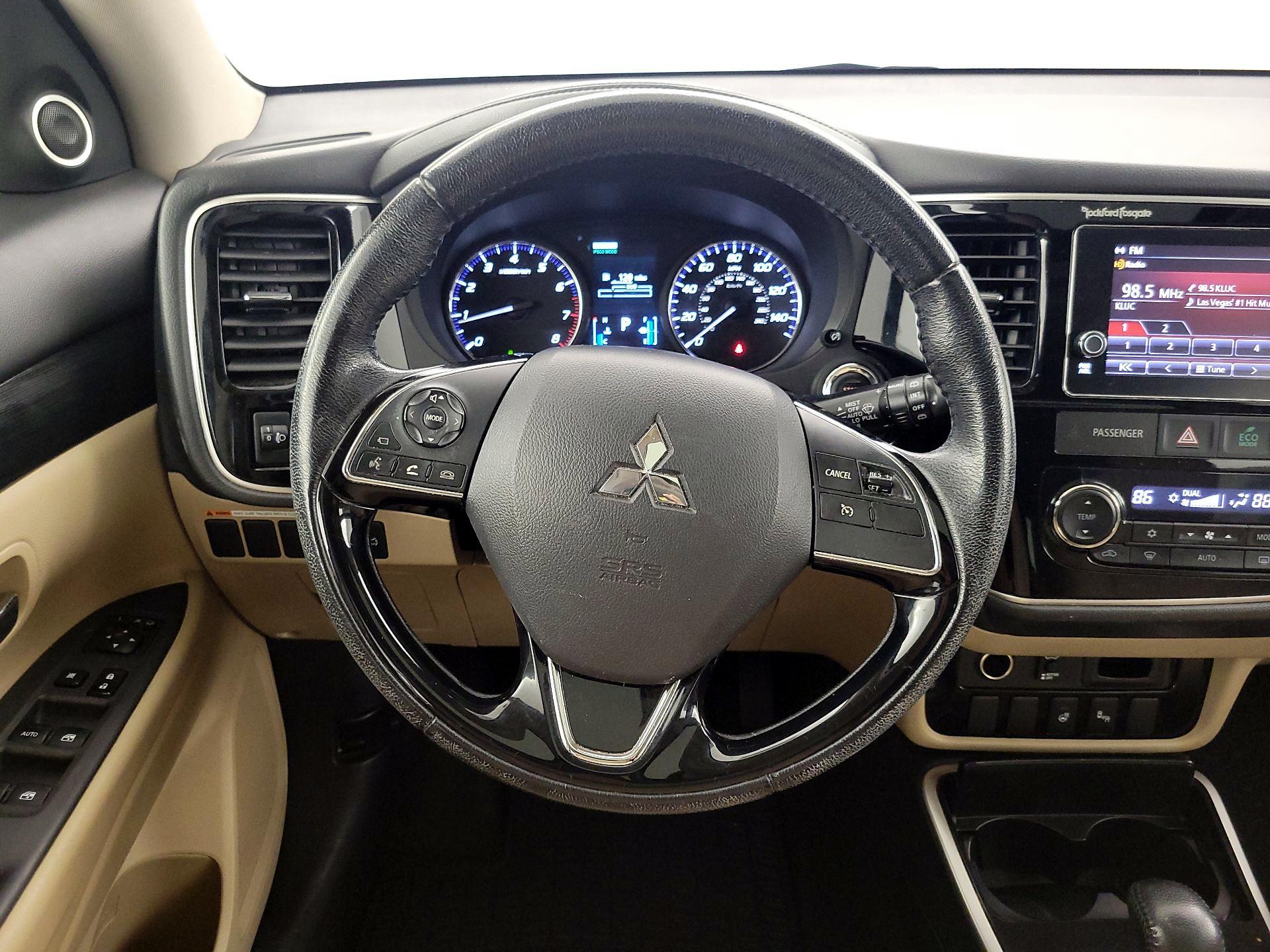 Thumbnail: 2018 Mitsubishi Outlander - 10