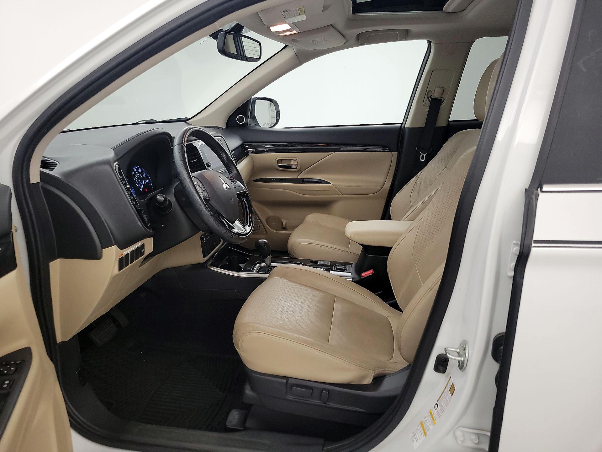 Thumbnail: 2018 Mitsubishi Outlander - 11