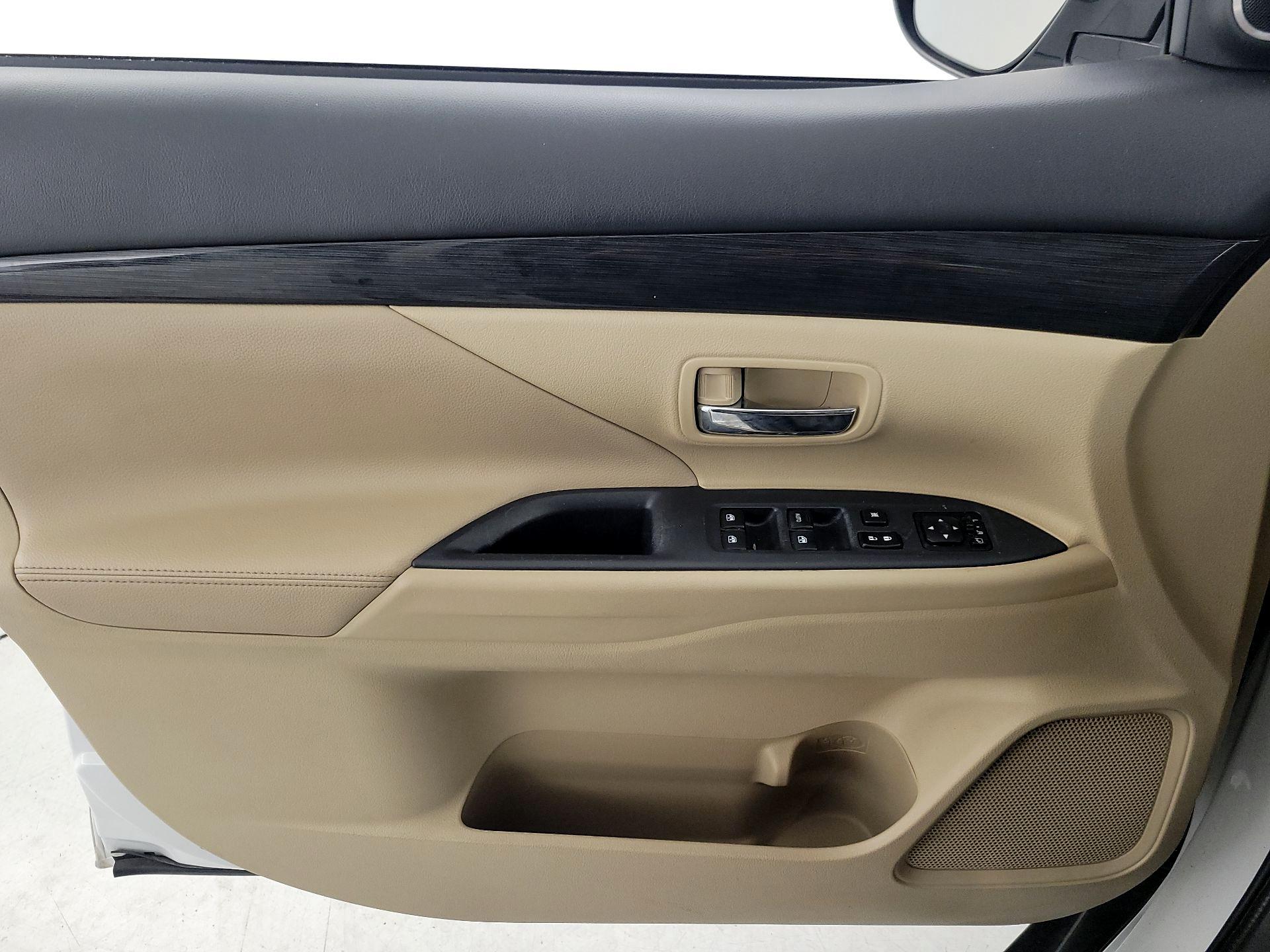 Thumbnail: 2018 Mitsubishi Outlander - 12