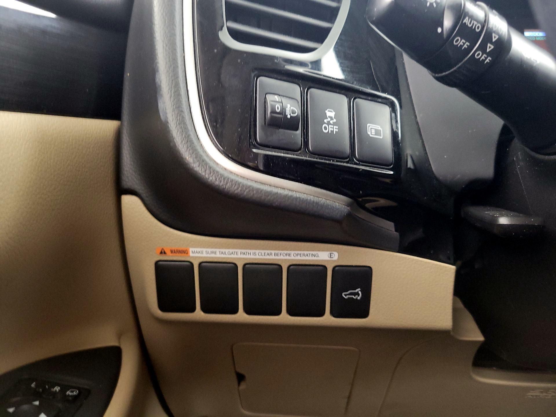 Thumbnail: 2018 Mitsubishi Outlander - 13