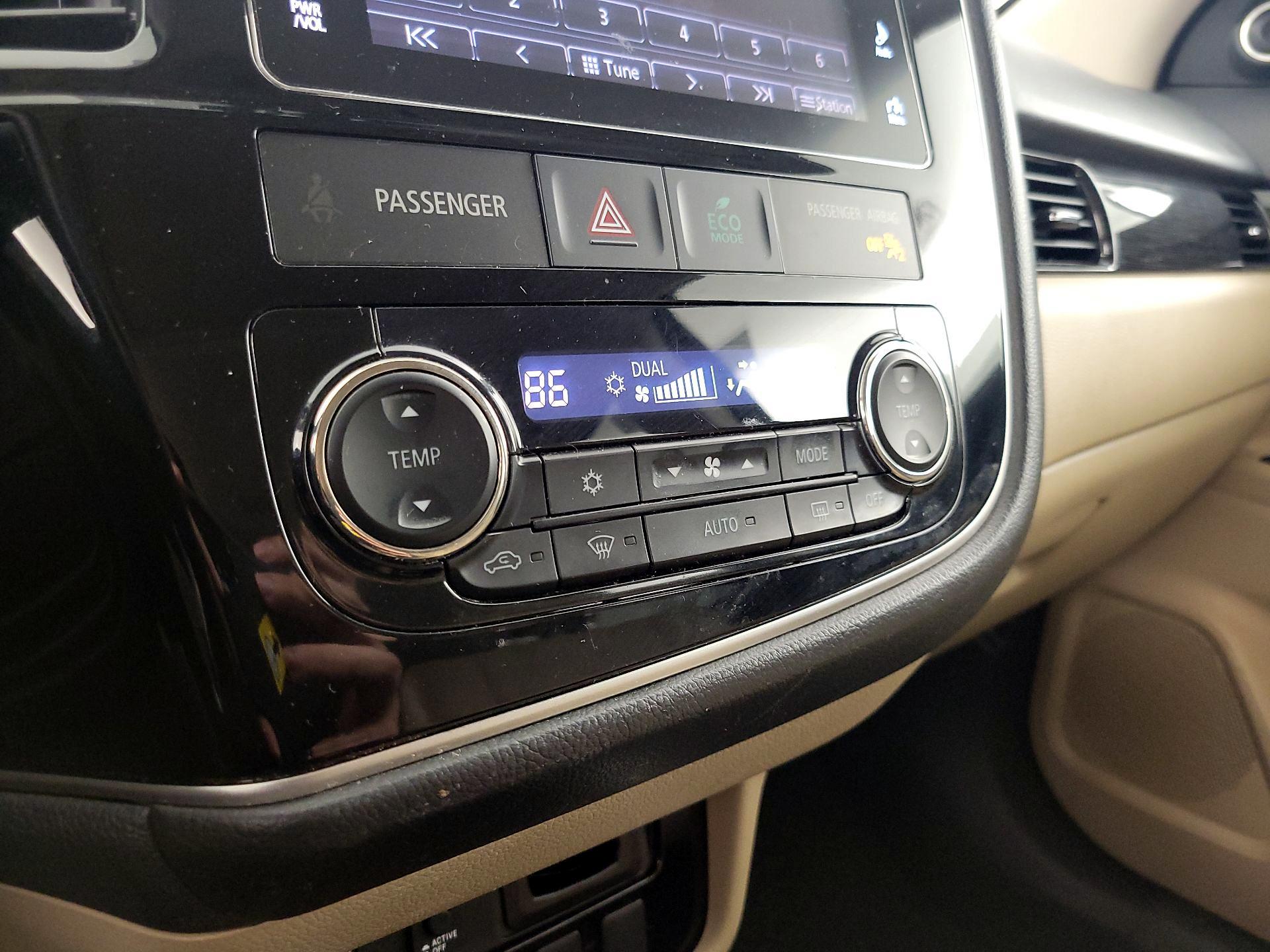 Thumbnail: 2018 Mitsubishi Outlander - 16