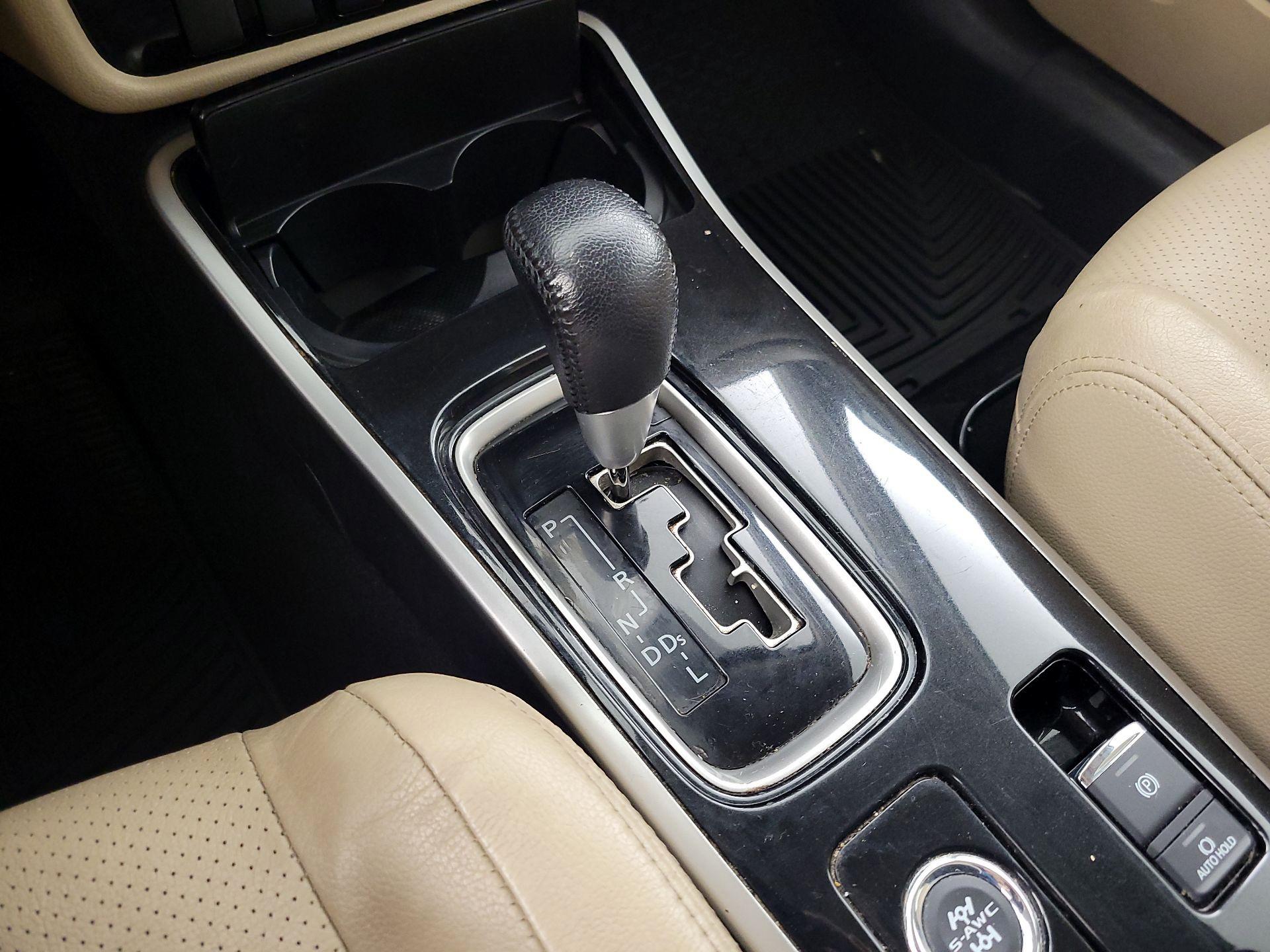 Thumbnail: 2018 Mitsubishi Outlander - 17