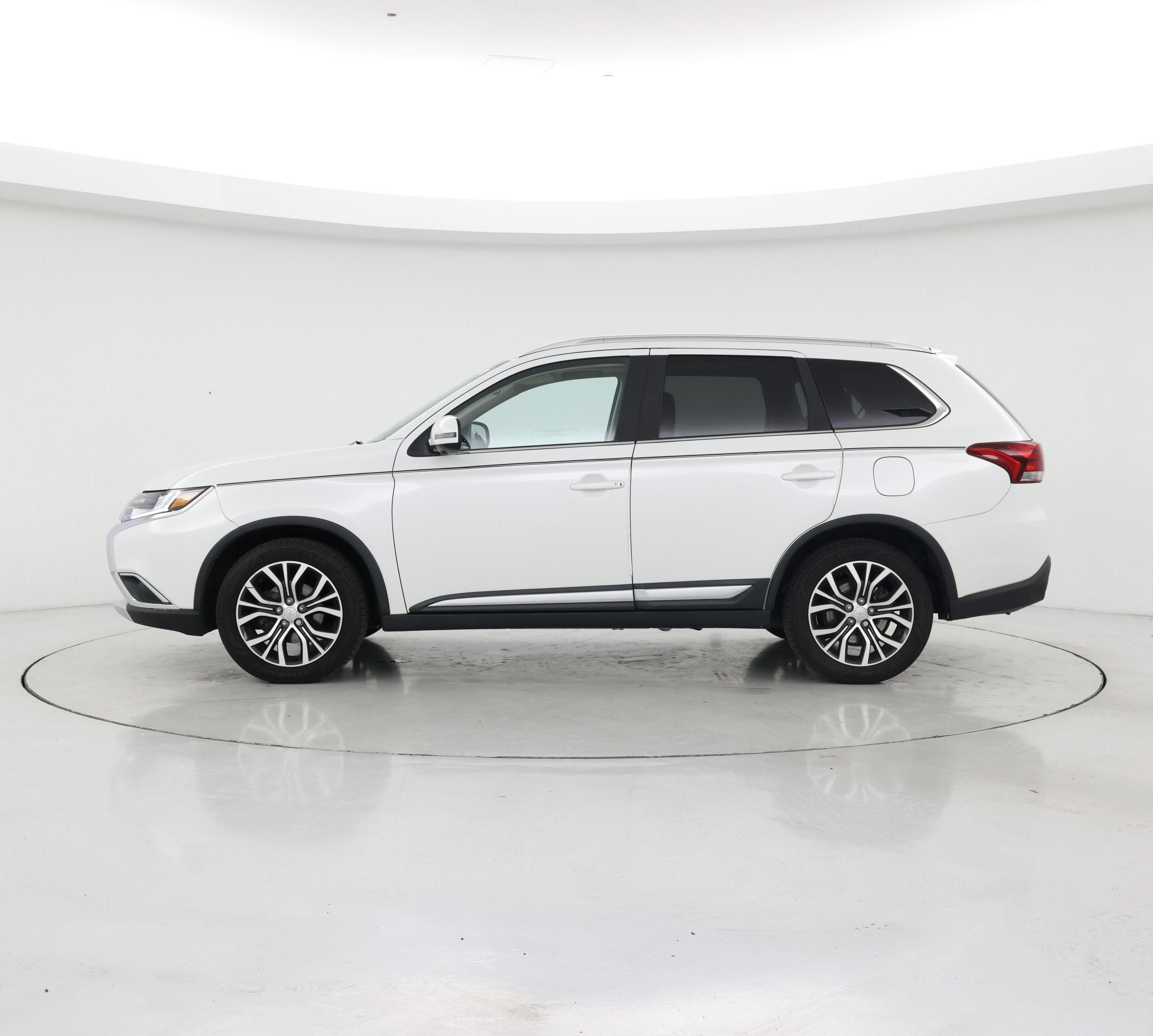 Thumbnail: 2018 Mitsubishi Outlander - 3