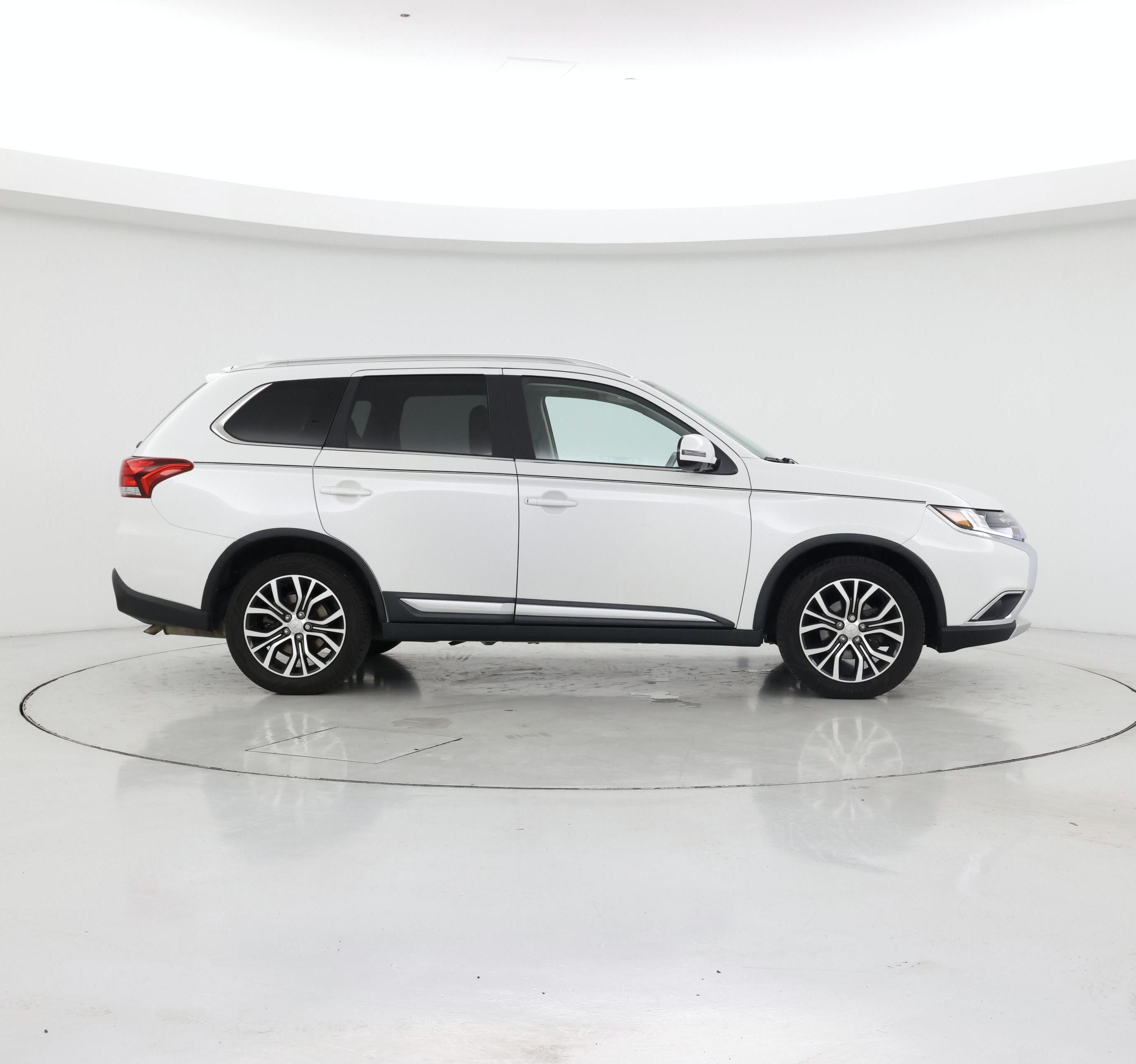 Thumbnail: 2018 Mitsubishi Outlander - 7