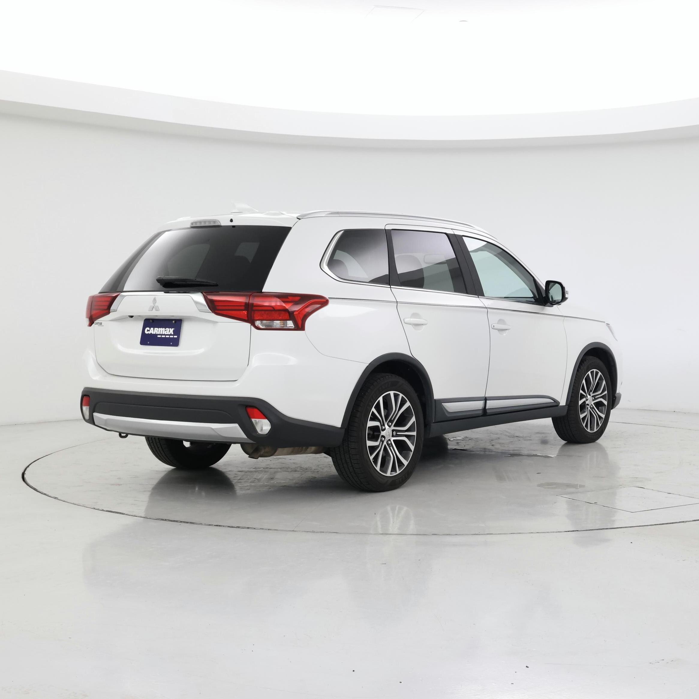 Thumbnail: 2018 Mitsubishi Outlander - 8