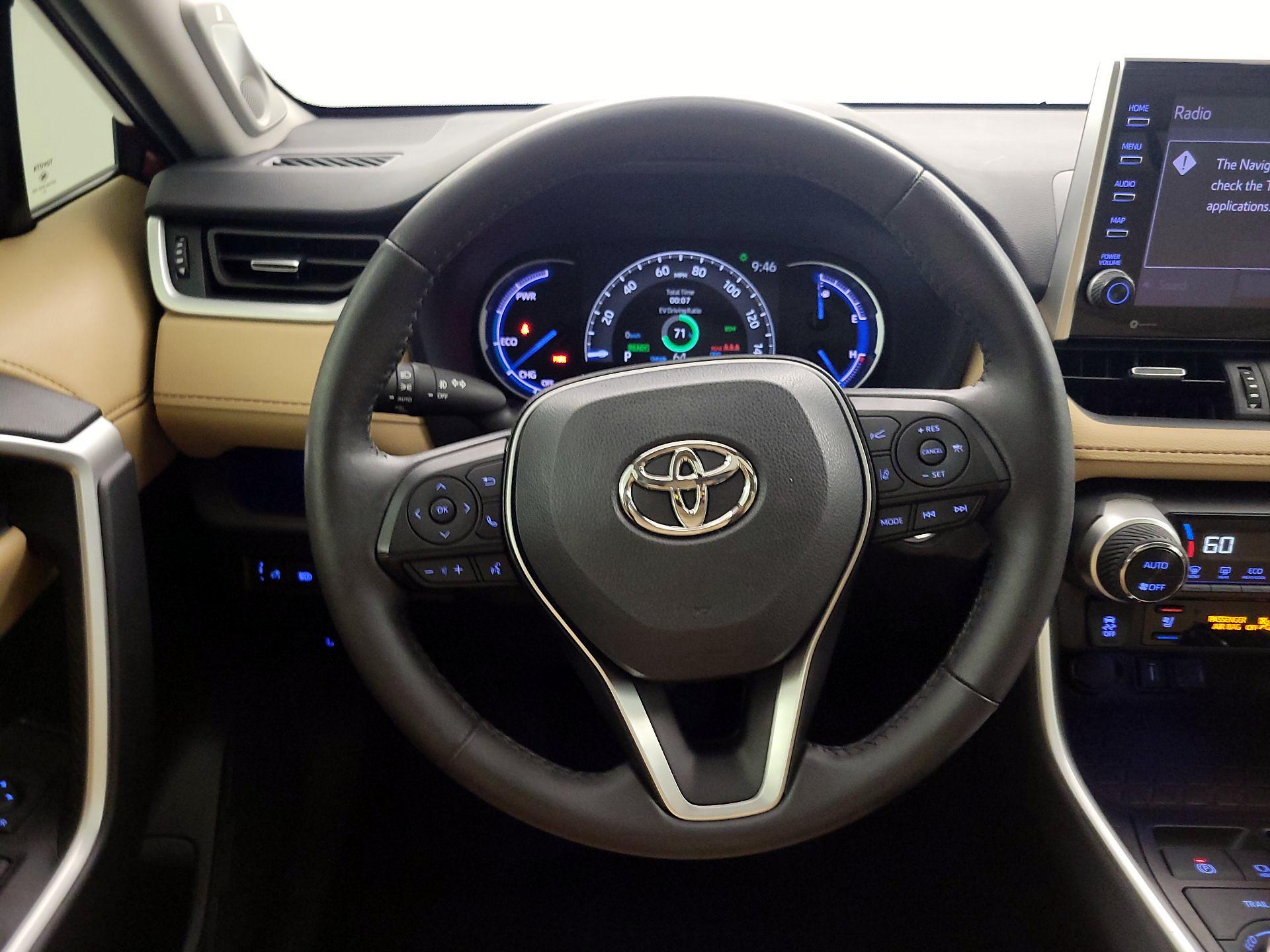 Thumbnail: 2022 Toyota RAV4 - 10