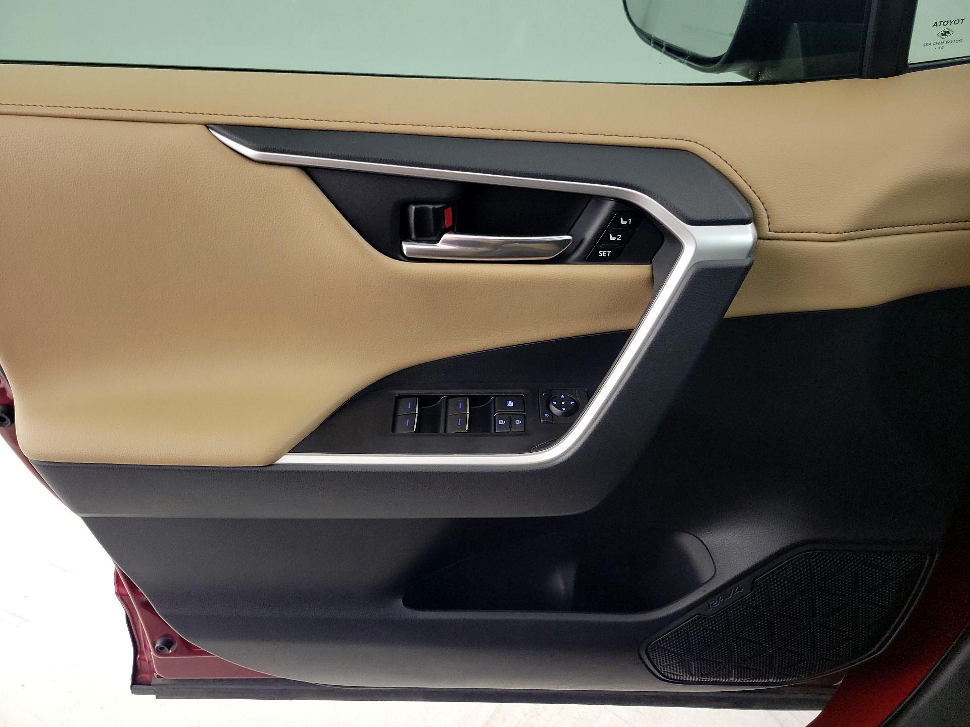 Thumbnail: 2022 Toyota RAV4 - 12