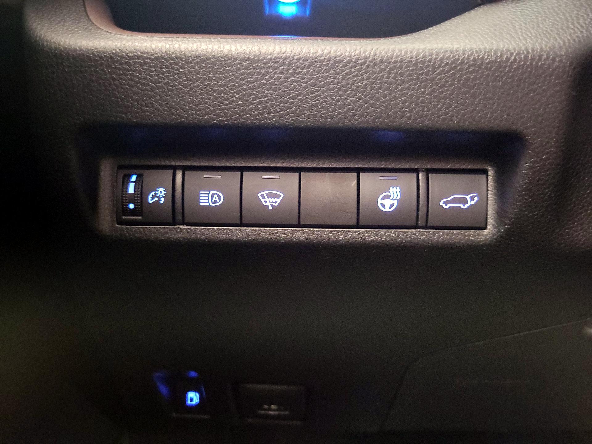 Thumbnail: 2022 Toyota RAV4 - 13