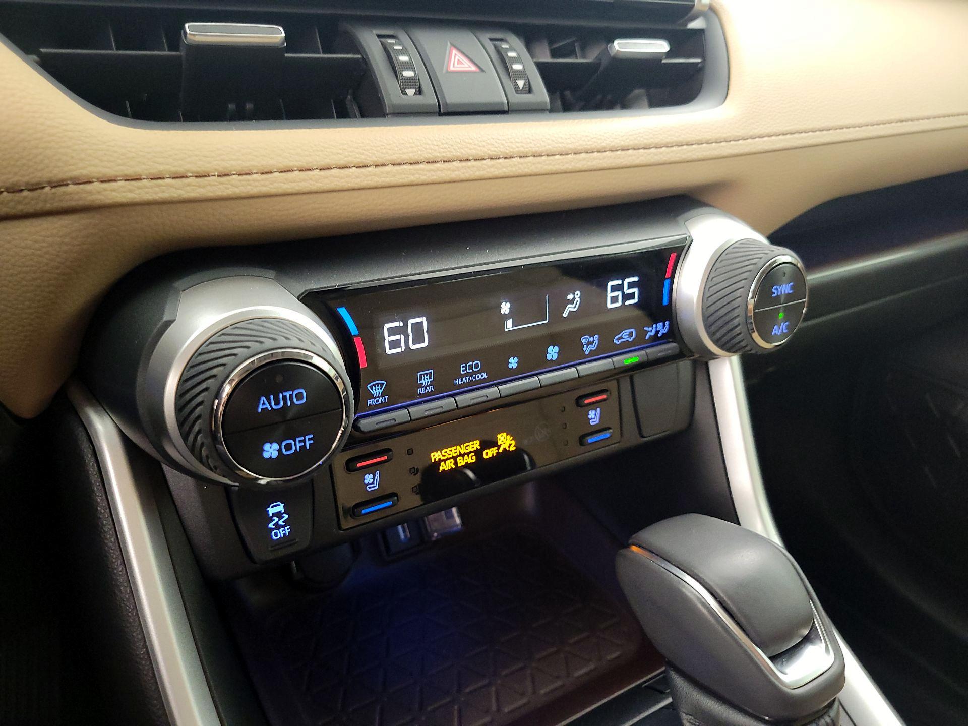 Thumbnail: 2022 Toyota RAV4 - 16