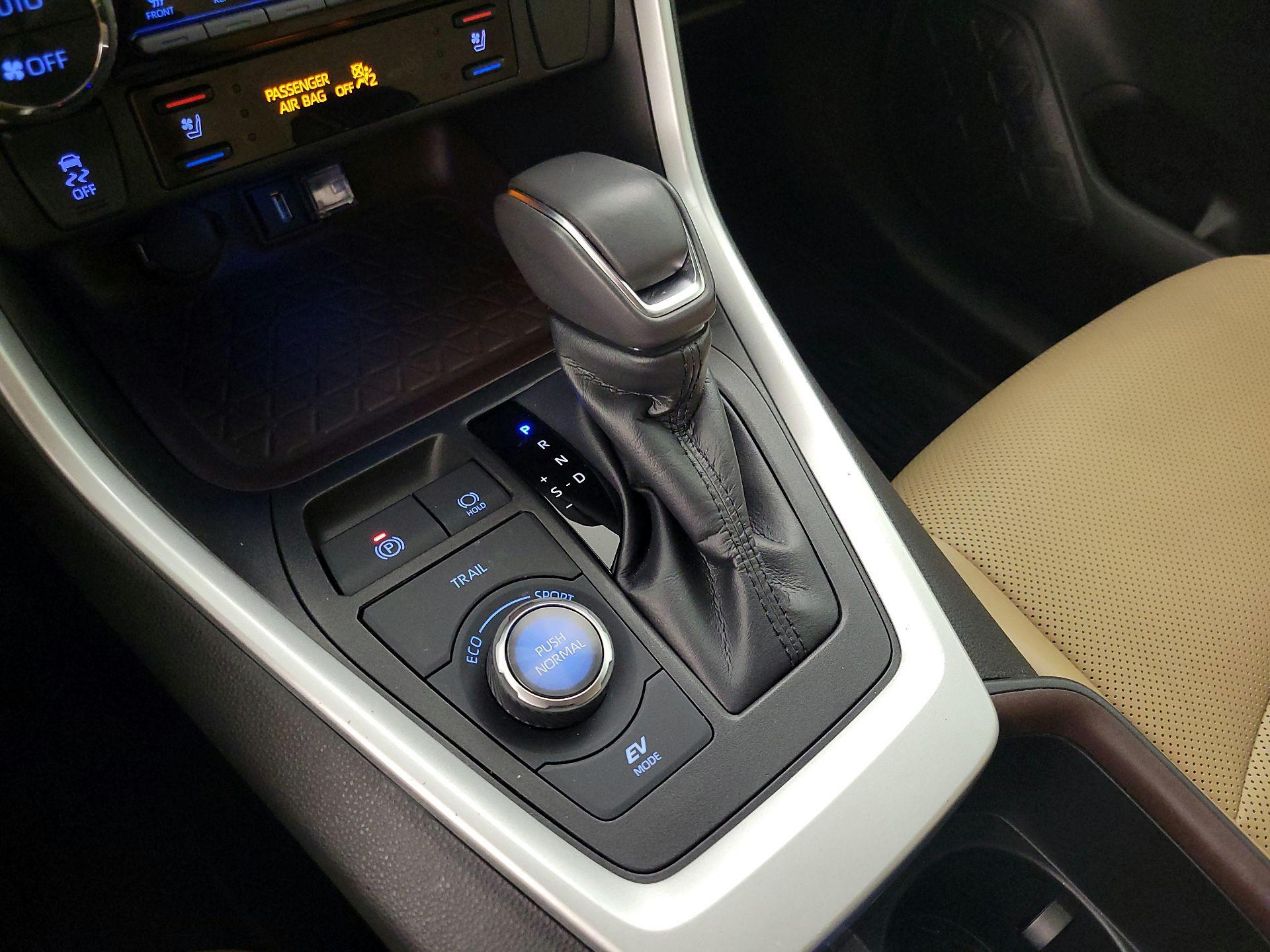 Thumbnail: 2022 Toyota RAV4 - 17