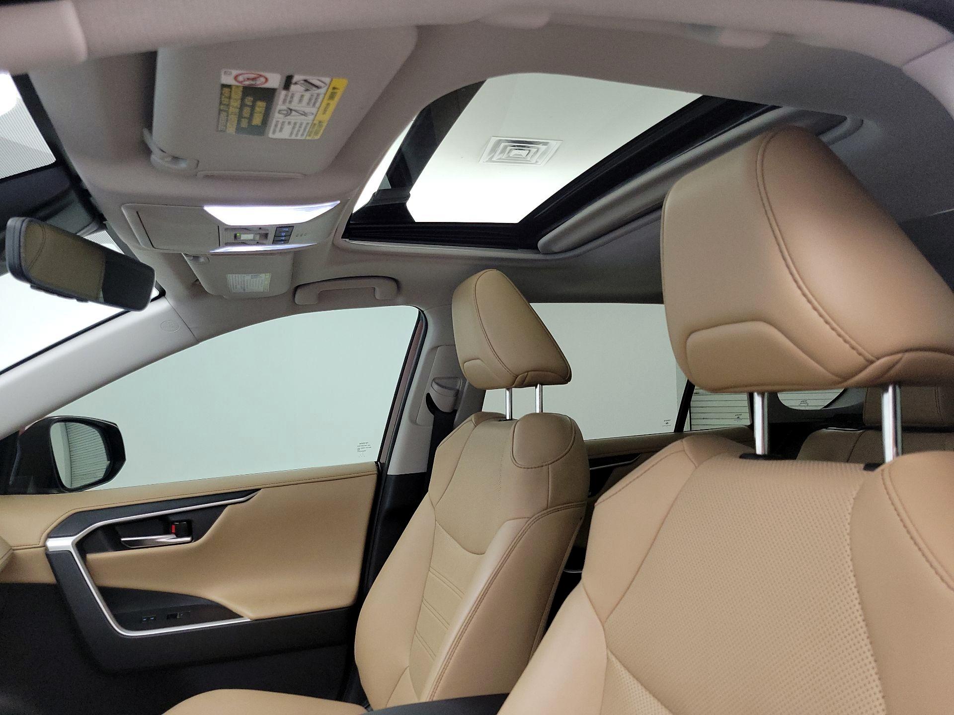 Thumbnail: 2022 Toyota RAV4 - 19