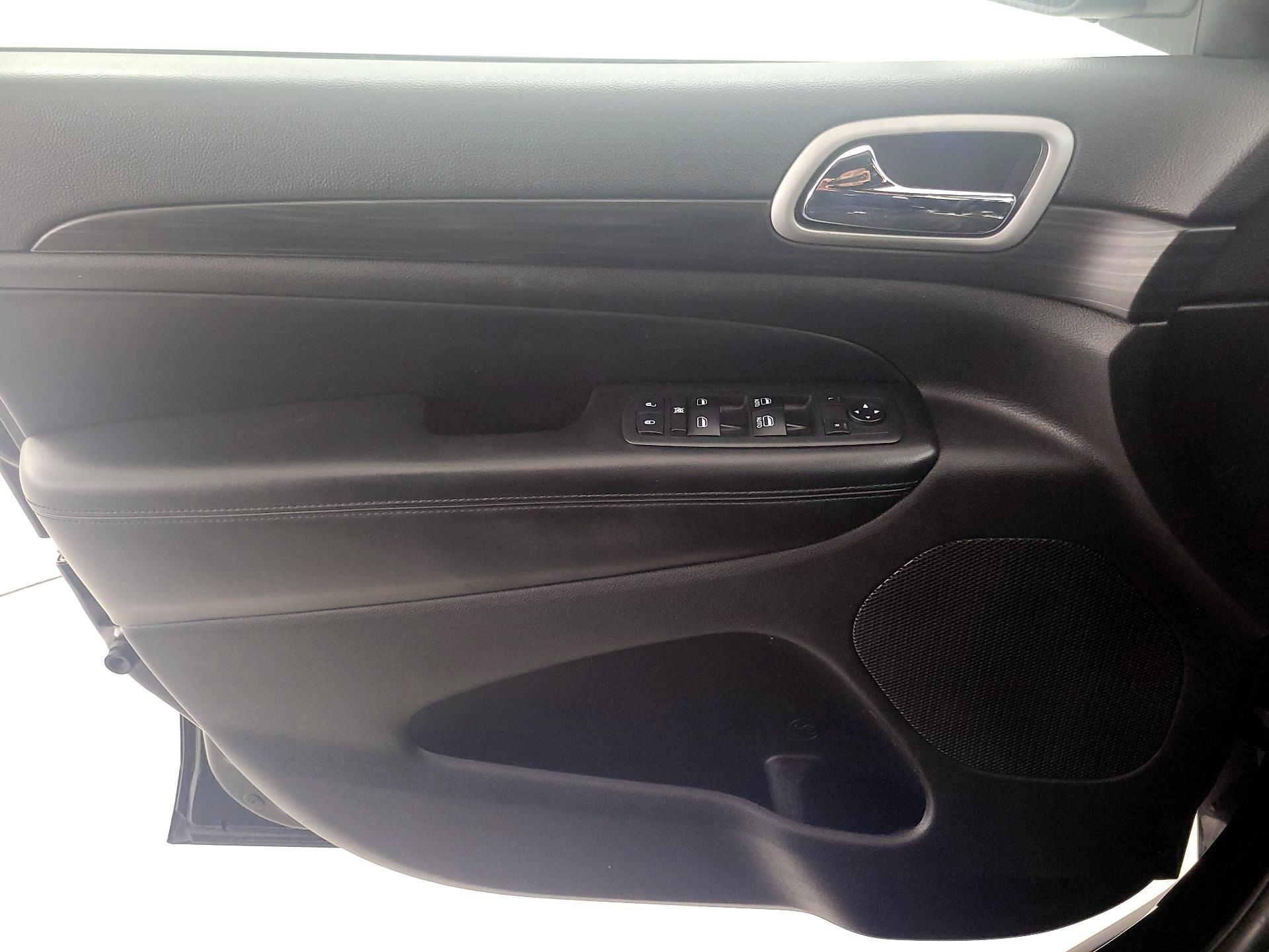 Thumbnail: 2019 Jeep Grand Cherokee - 12