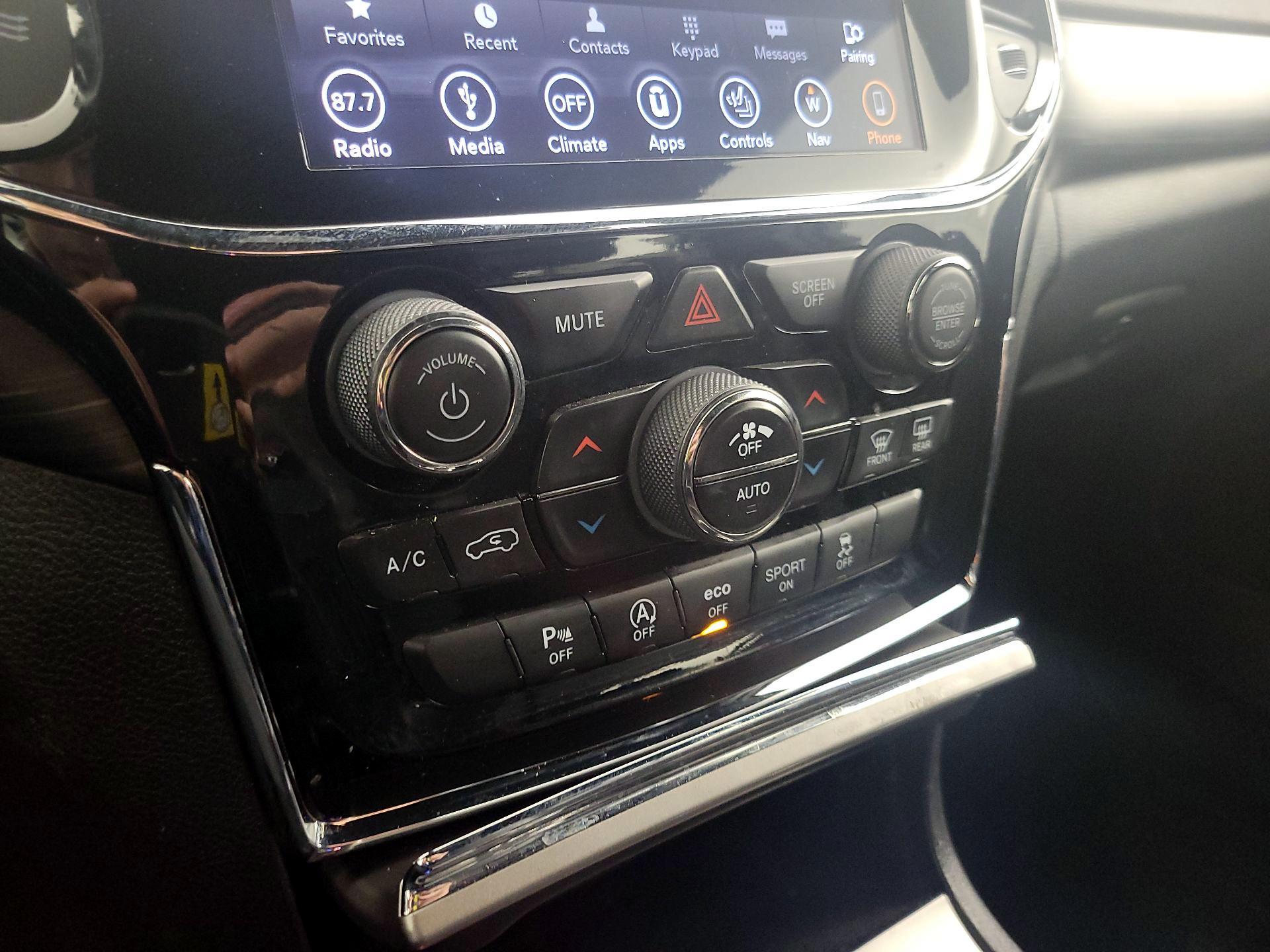 Thumbnail: 2019 Jeep Grand Cherokee - 17