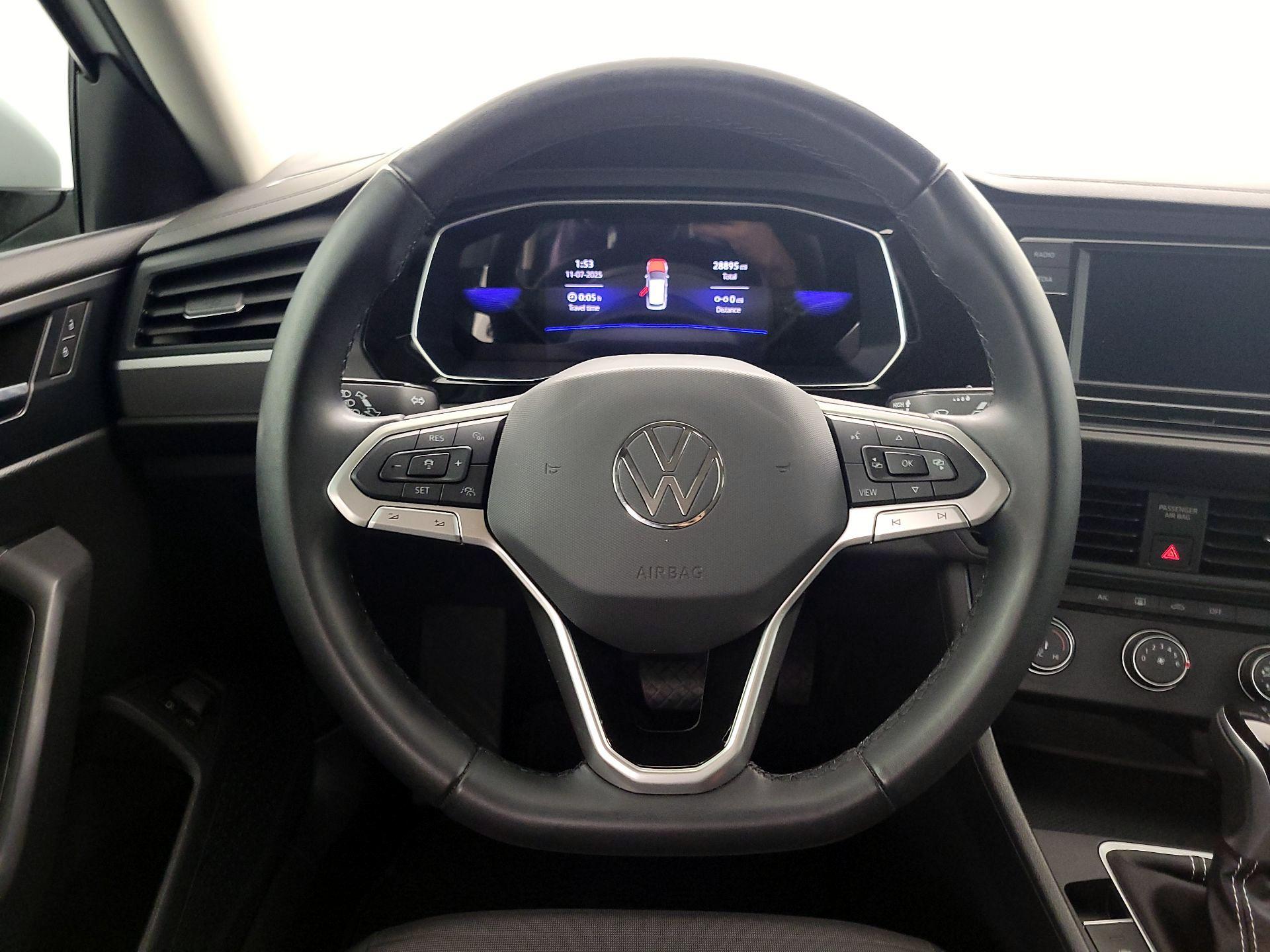 Thumbnail: 2023 Volkswagen Jetta - 10