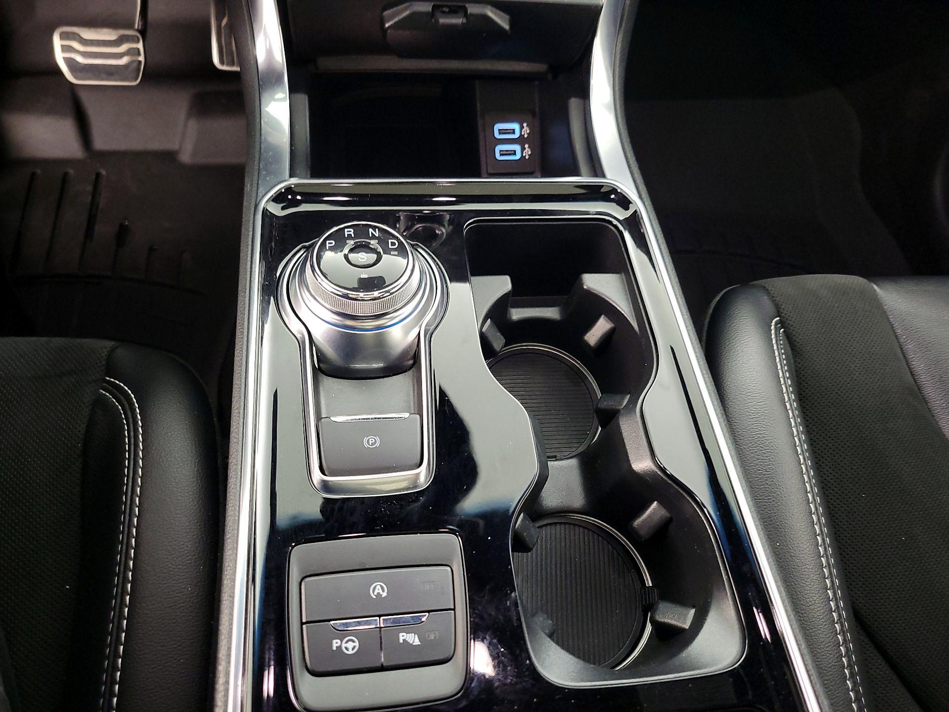 Thumbnail: 2020 Ford Edge - 18