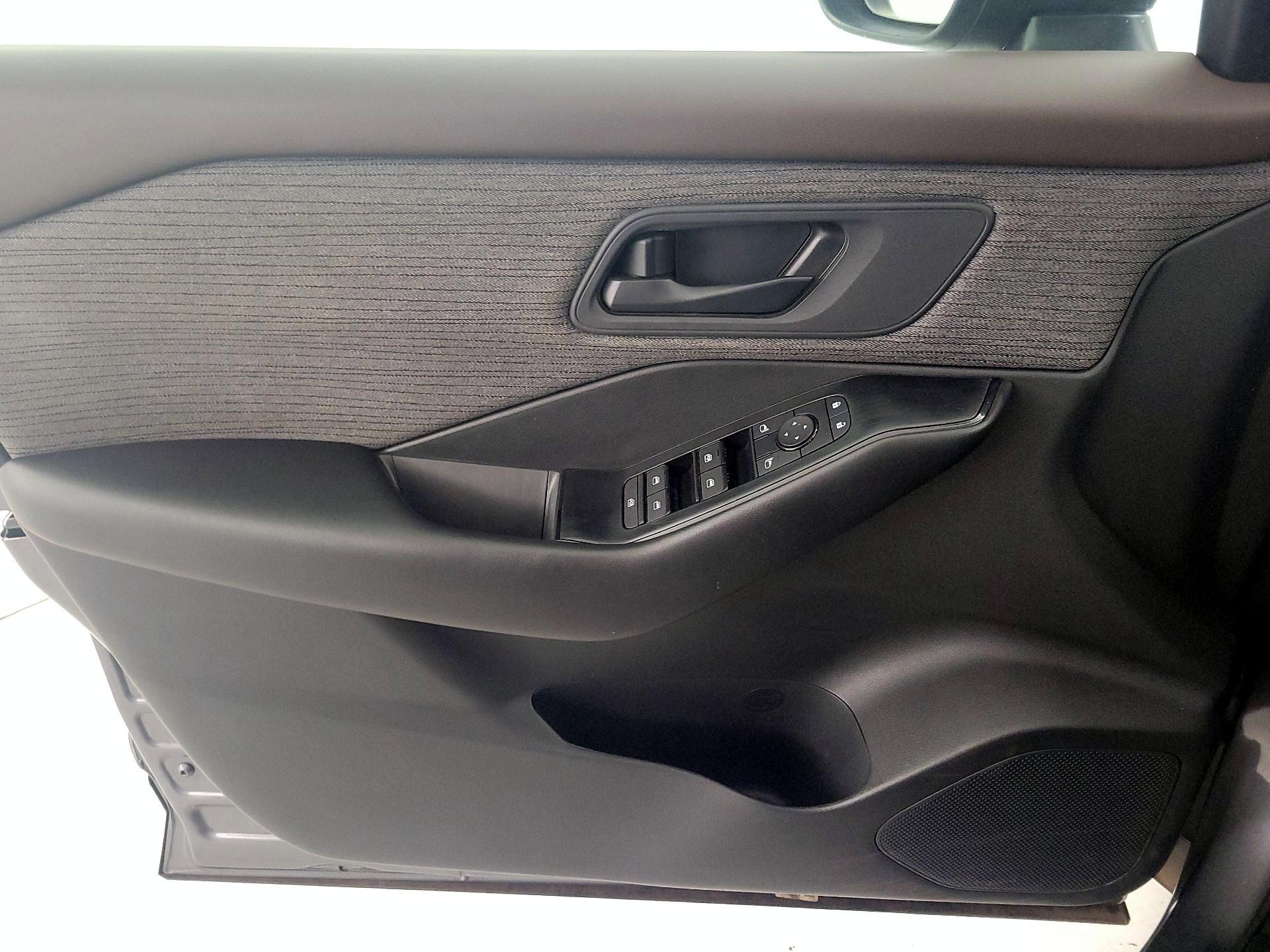 Thumbnail: 2023 Nissan Rogue - 12