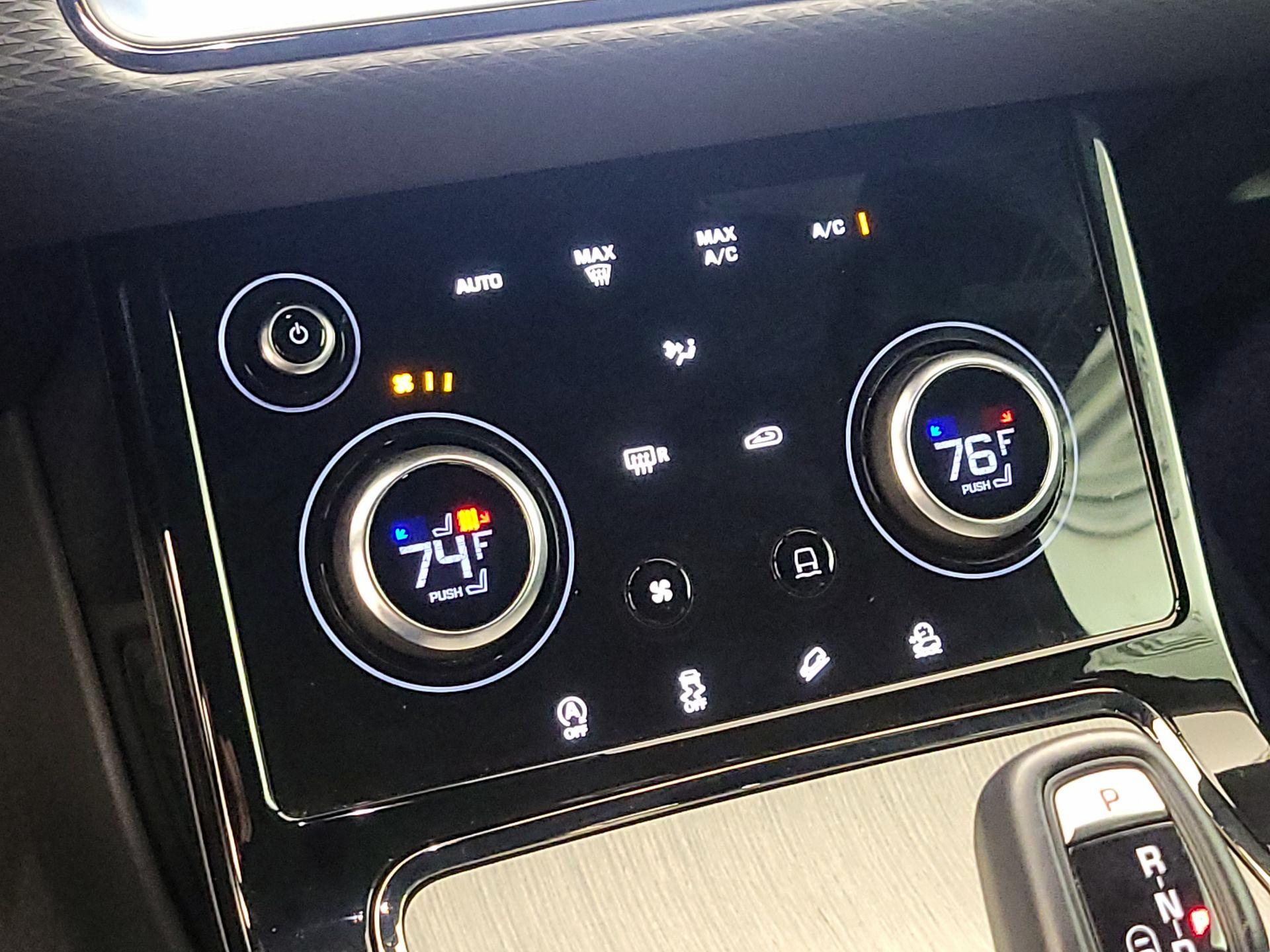 Thumbnail: 2021 Land Rover Range Rover Evoque - 17