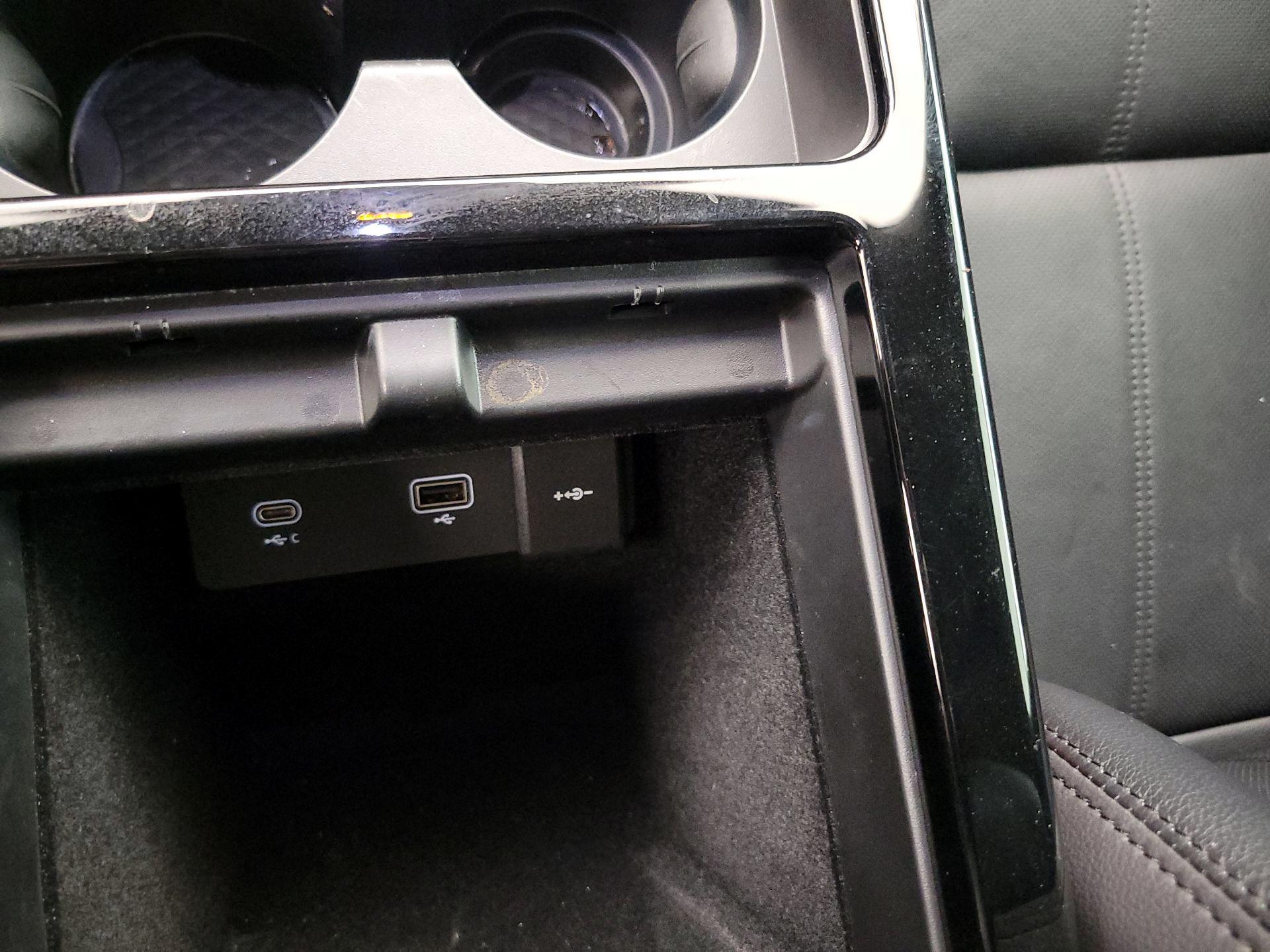 Thumbnail: 2021 Land Rover Range Rover Evoque - 19