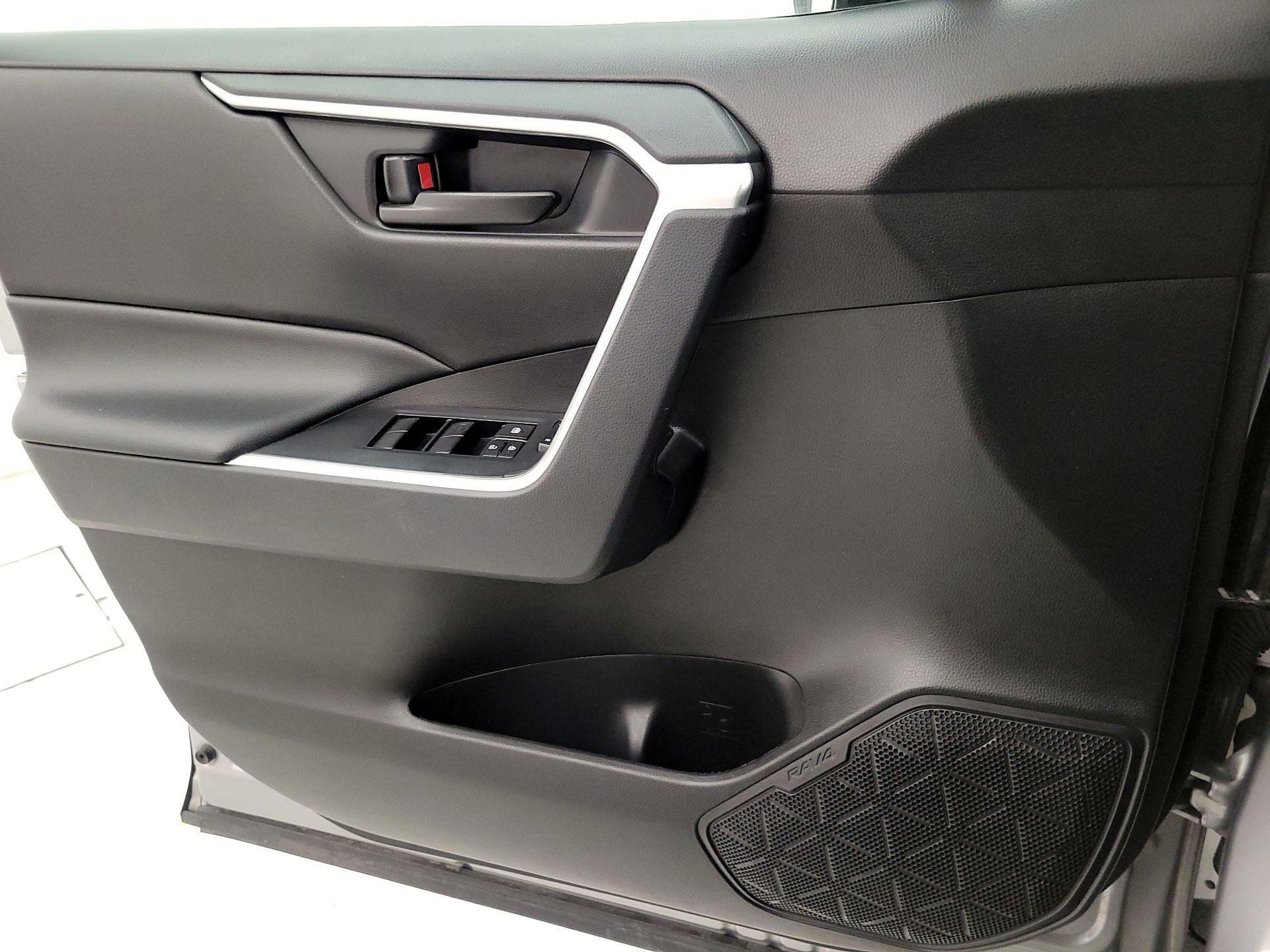 Thumbnail: 2023 Toyota RAV4 - 12