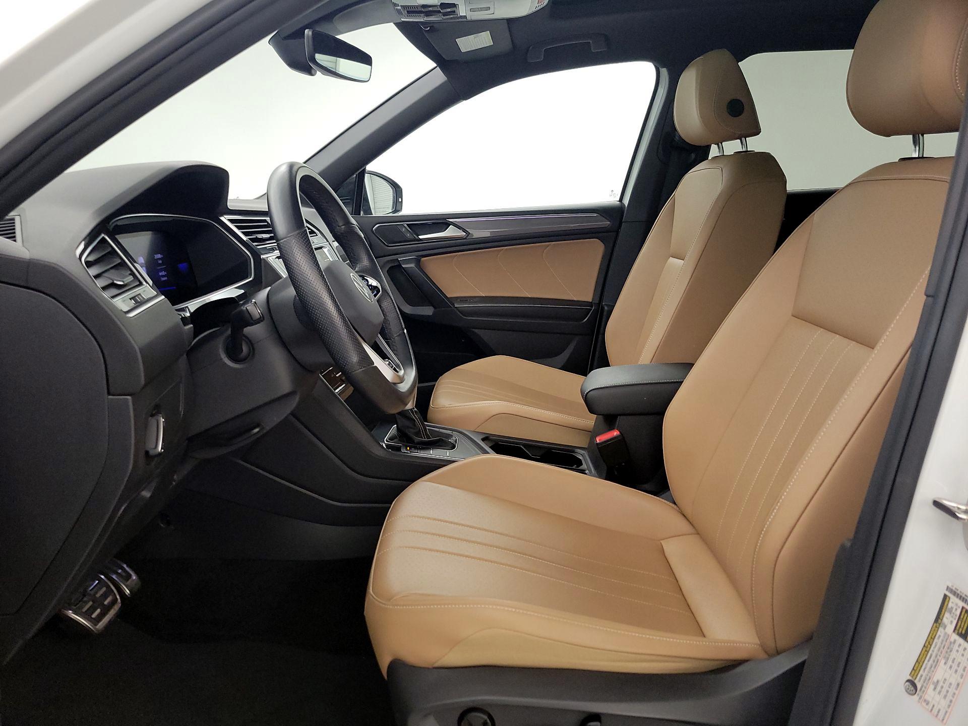 Thumbnail: 2023 Volkswagen Tiguan - 11