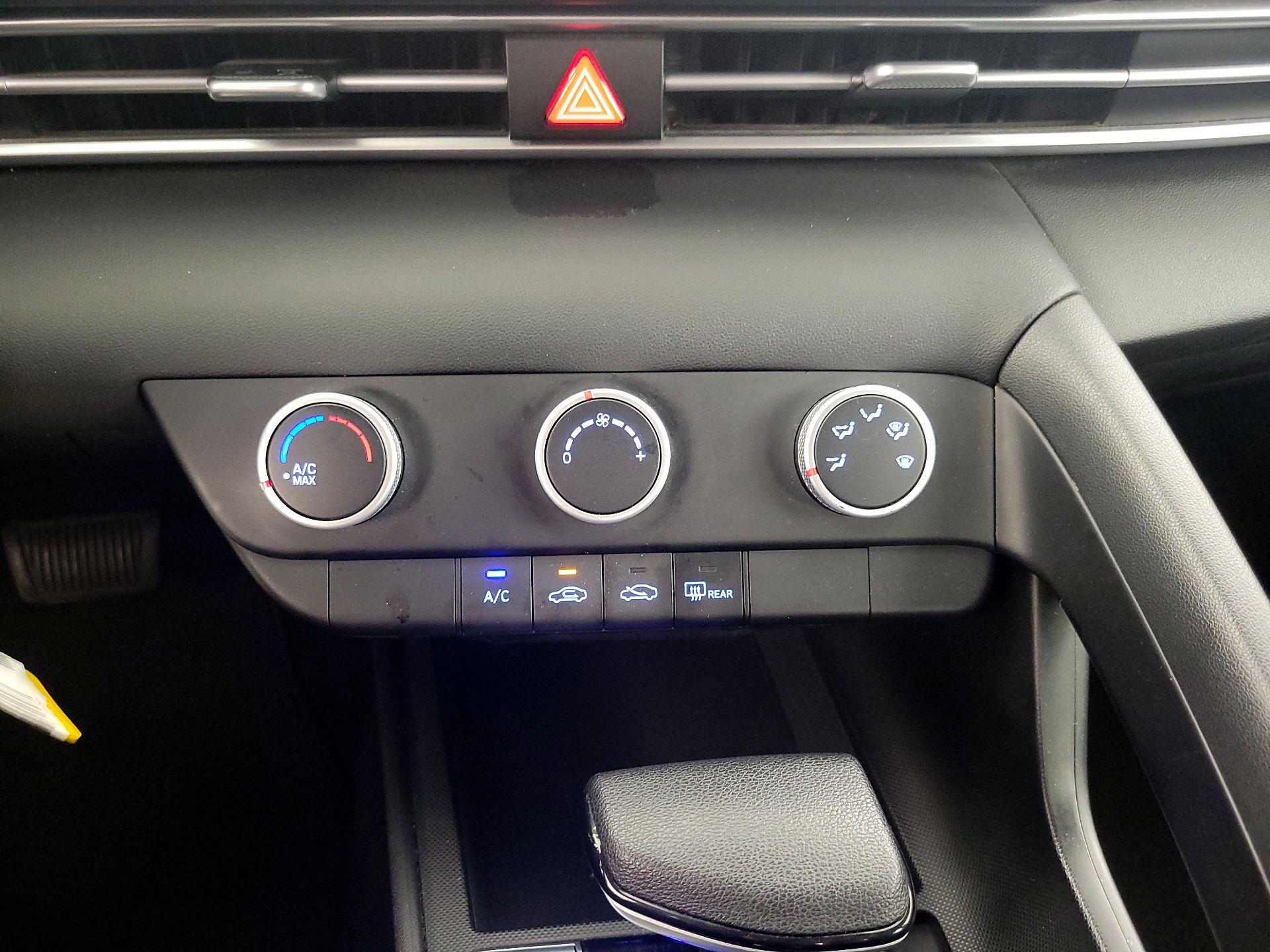 Thumbnail: 2024 Hyundai Elantra - 16