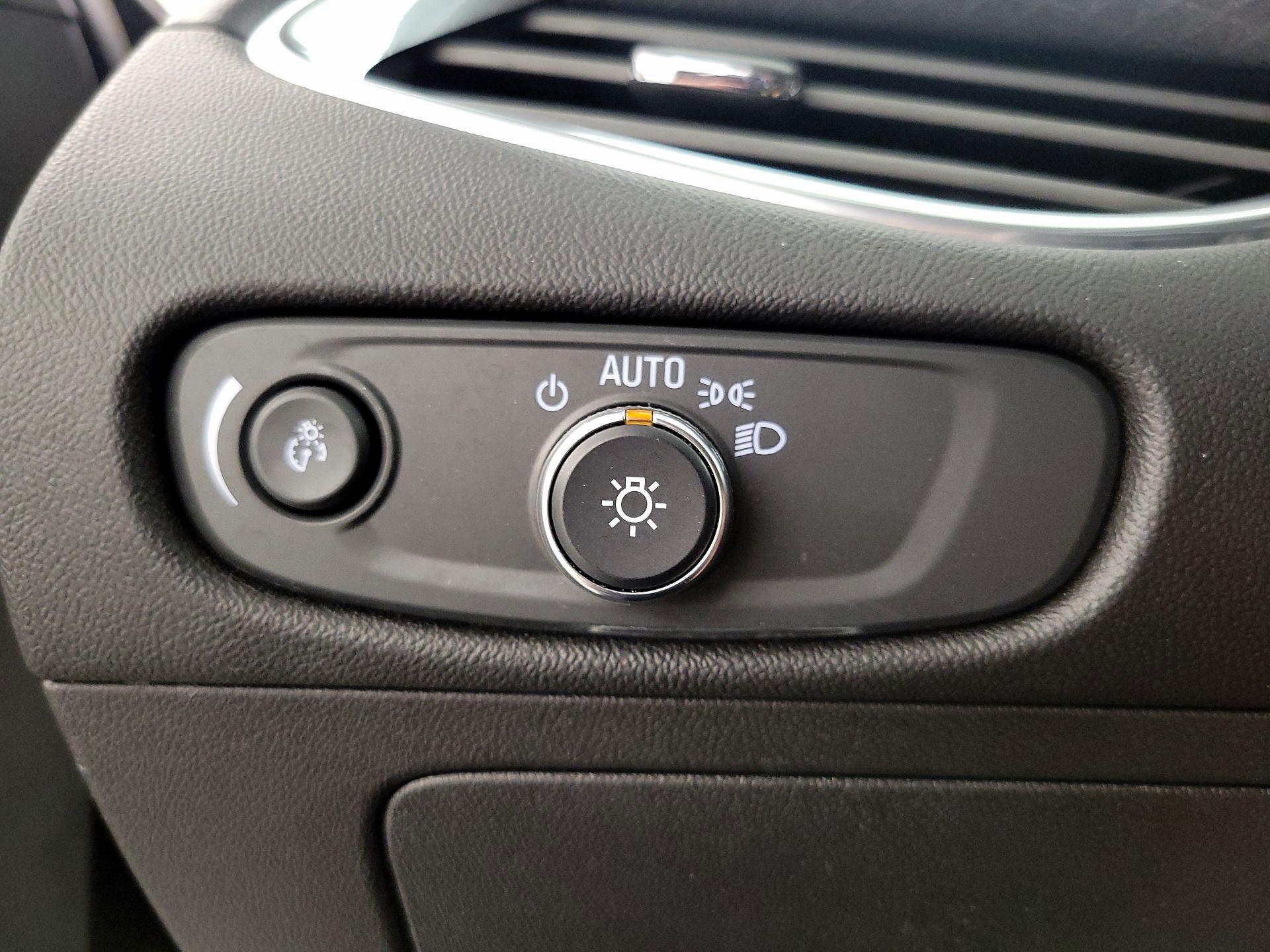 Thumbnail: 2021 Chevrolet Malibu - 13