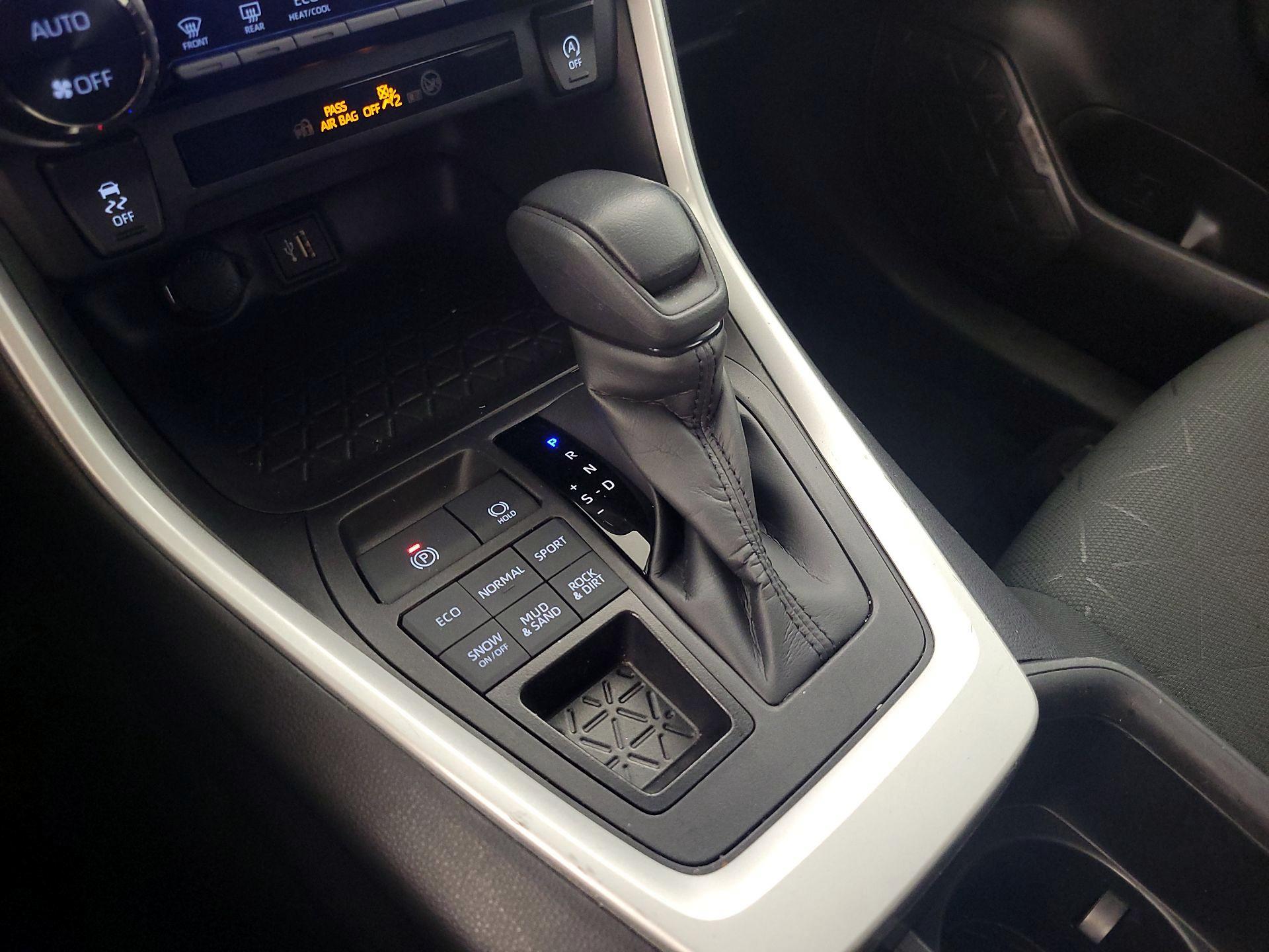 Thumbnail: 2023 Toyota RAV4 - 17