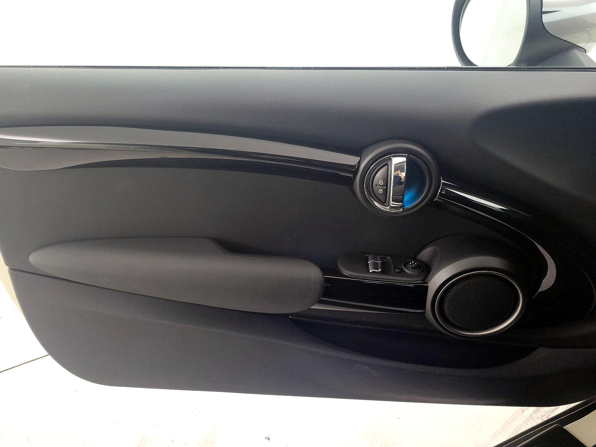 Thumbnail: 2015 MINI Cooper Hardtop - 12