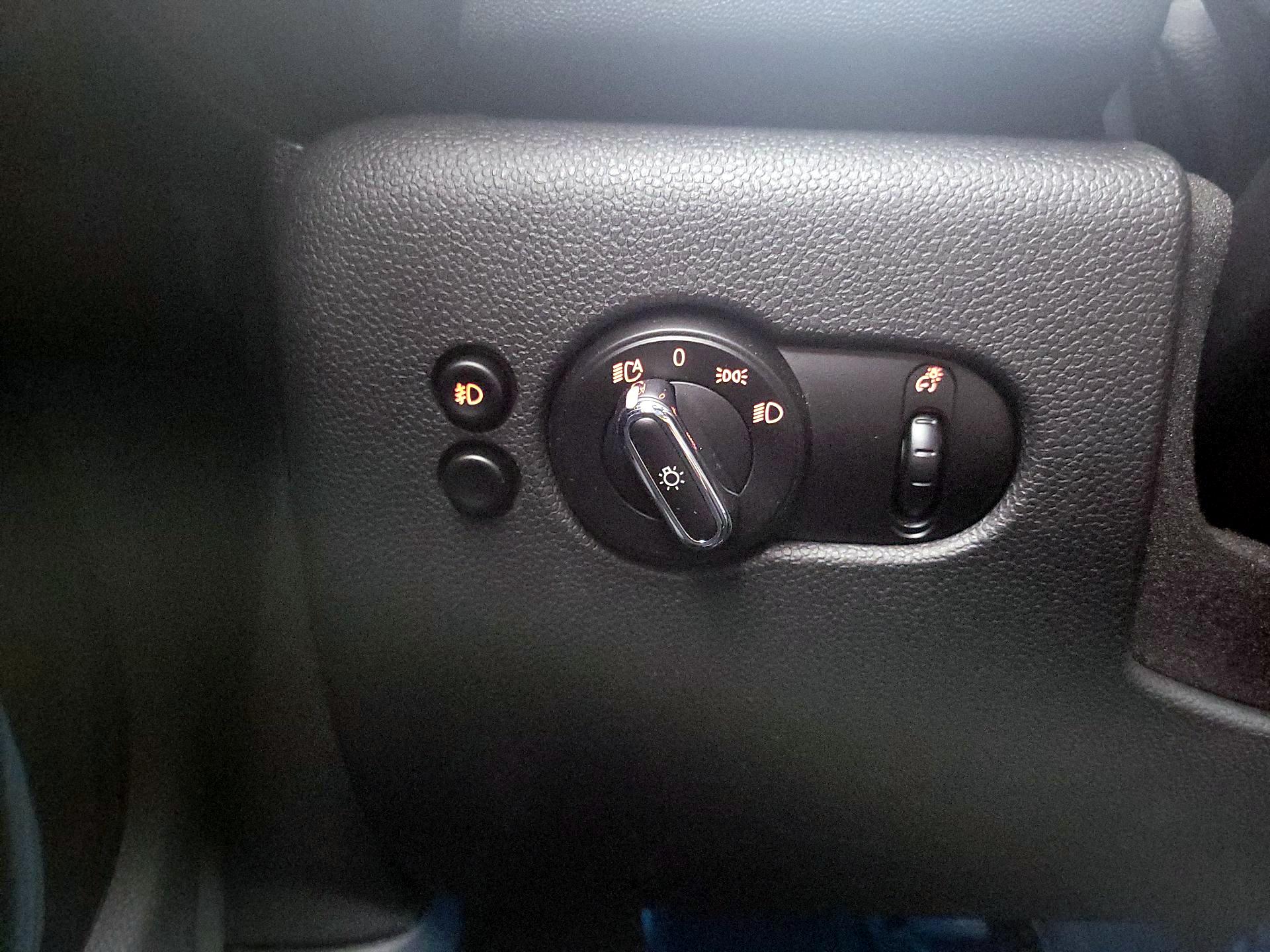 Thumbnail: 2015 MINI Cooper Hardtop - 13