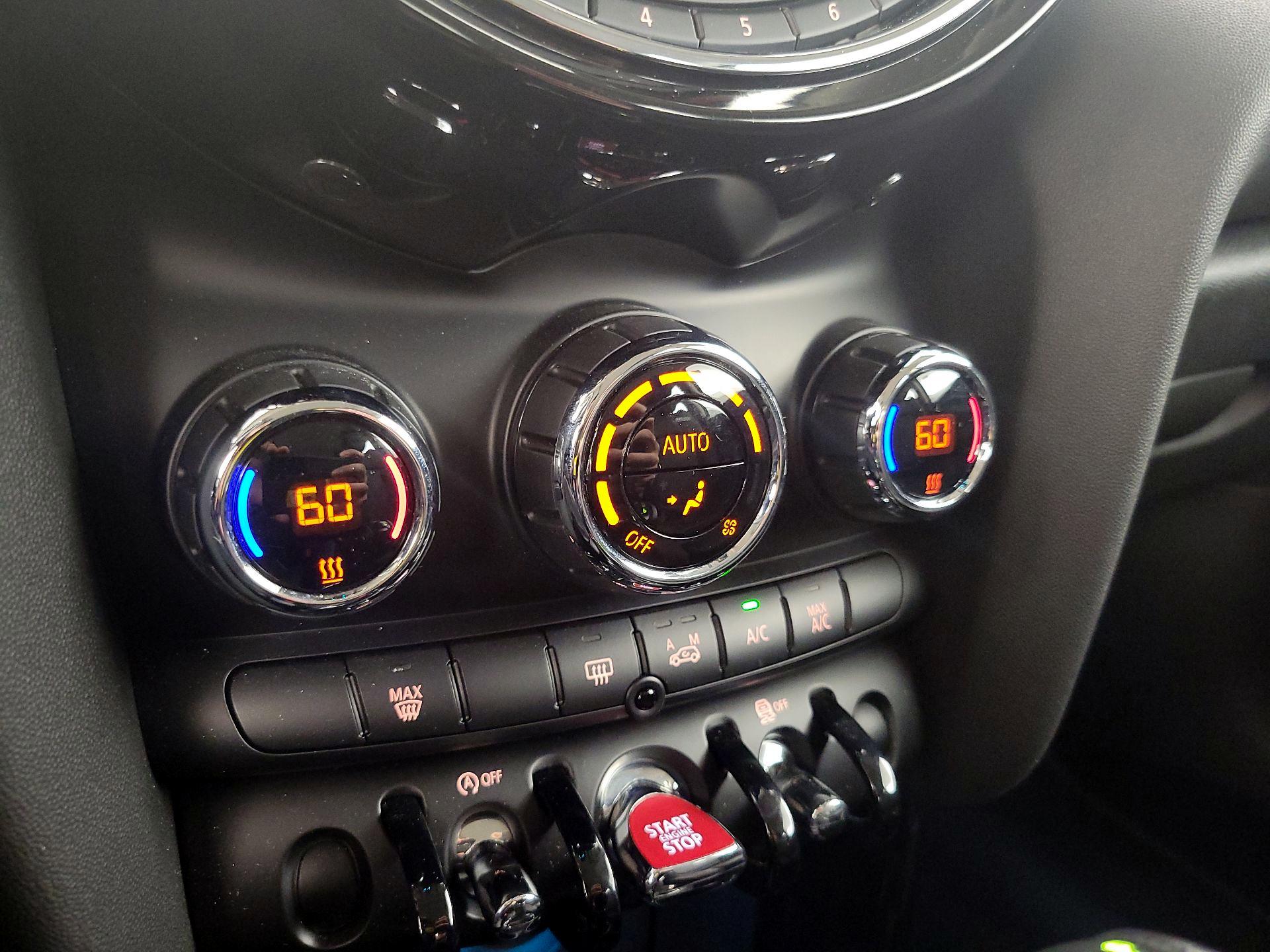 Thumbnail: 2015 MINI Cooper Hardtop - 15