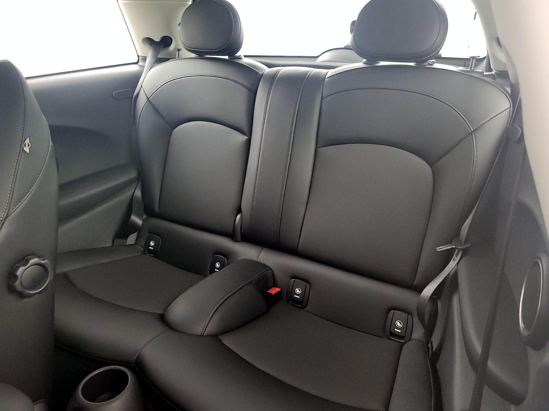 Thumbnail: 2015 MINI Cooper Hardtop - 18