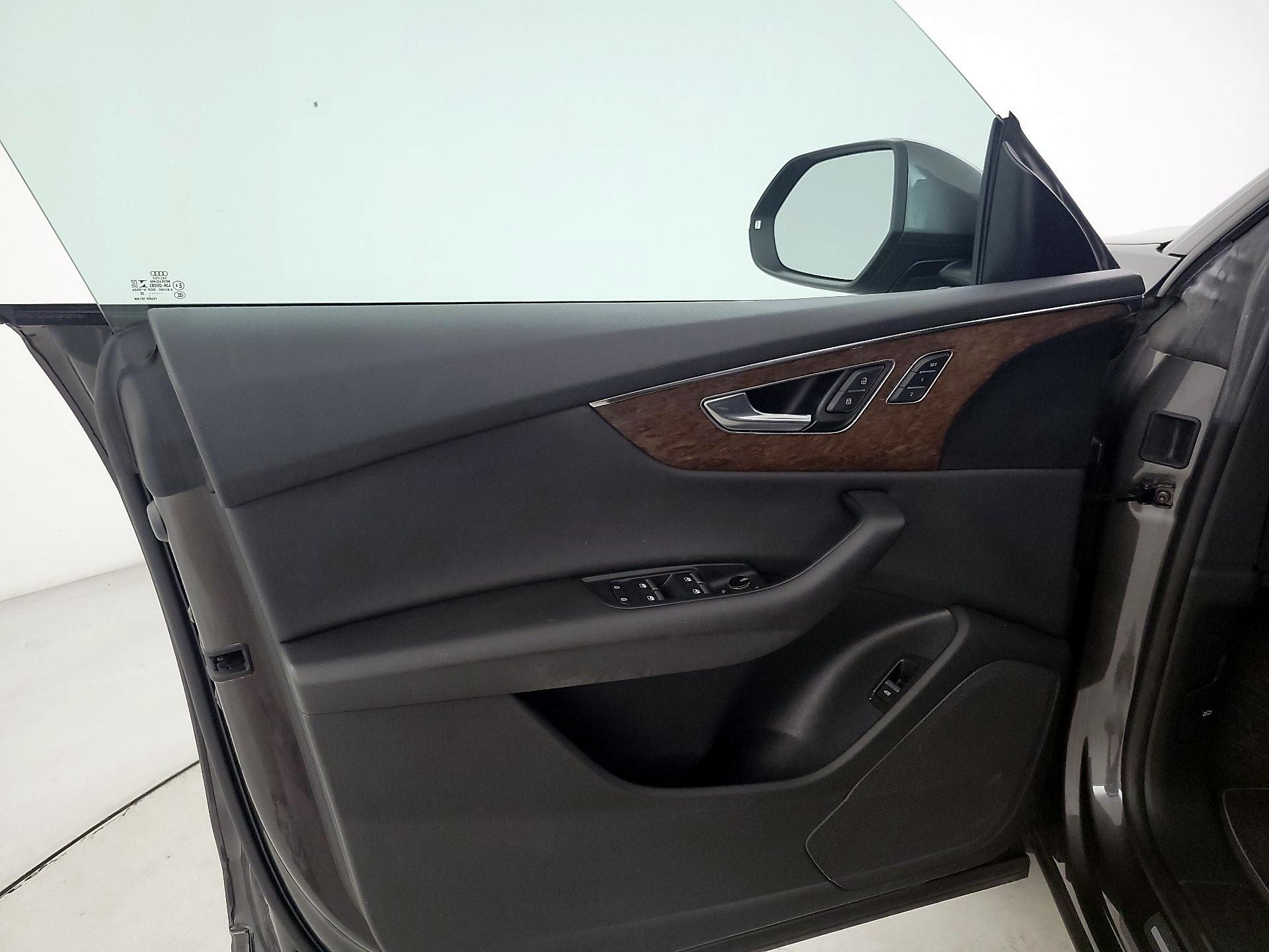 Thumbnail: 2020 Audi Q8 - 12