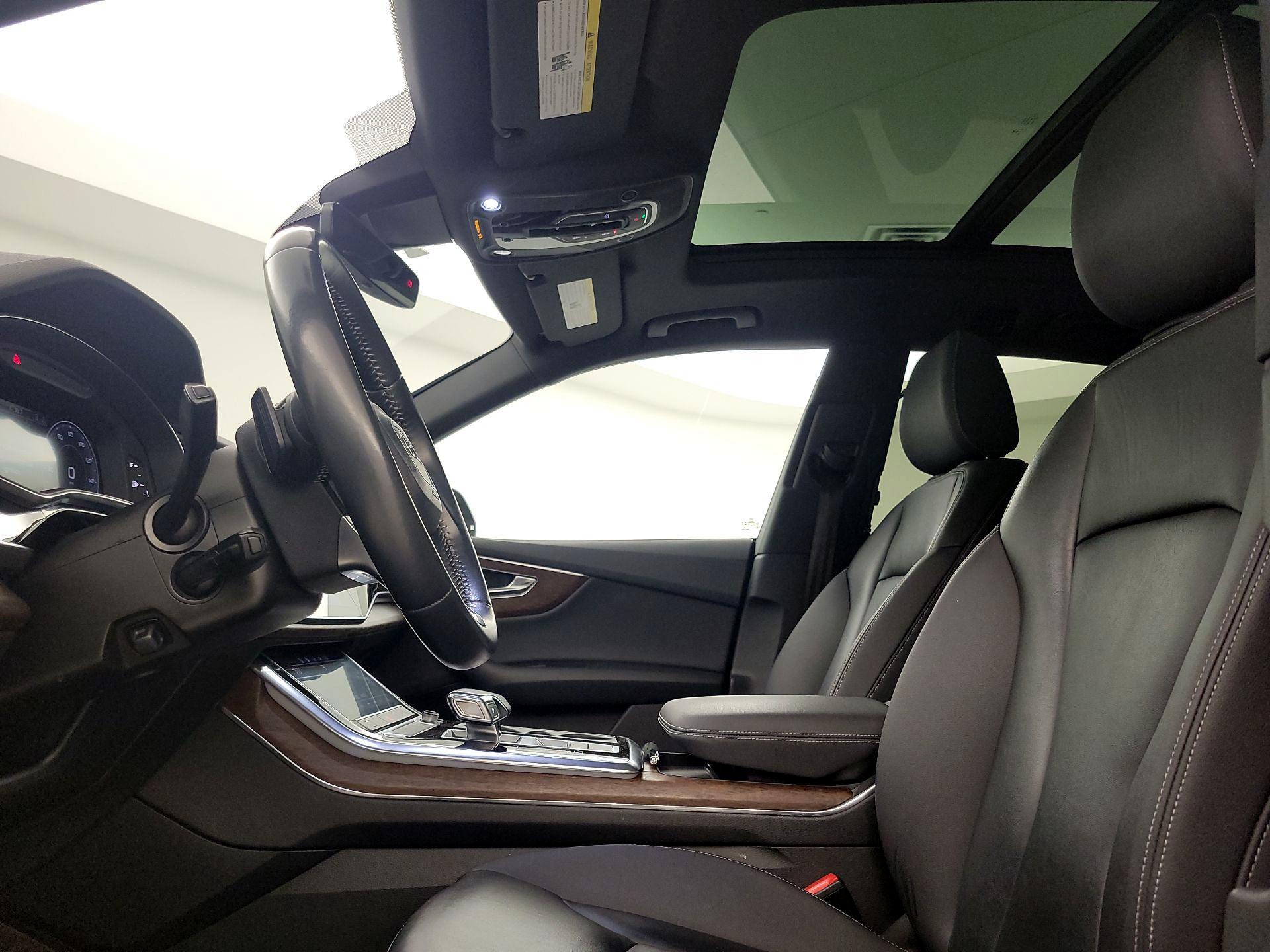 Thumbnail: 2020 Audi Q8 - 20