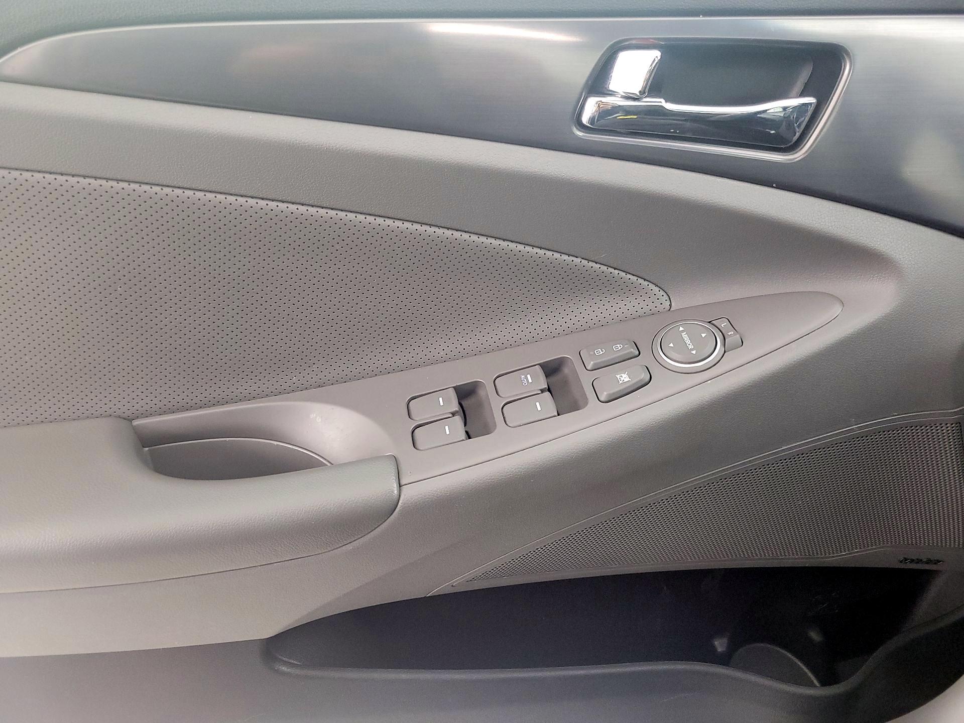 Thumbnail: 2015 Hyundai Sonata - 12