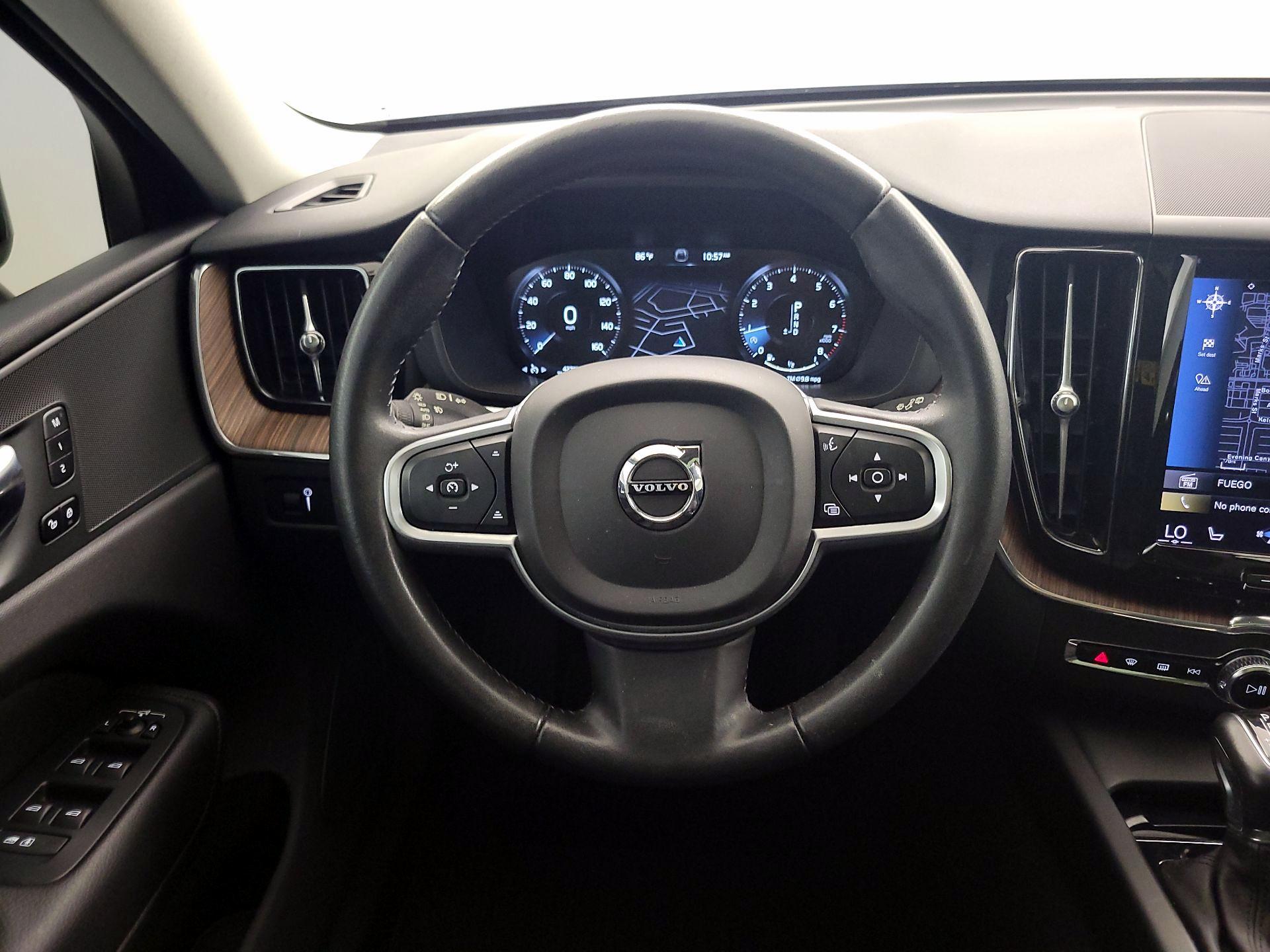 Thumbnail: 2021 Volvo XC60 - 10