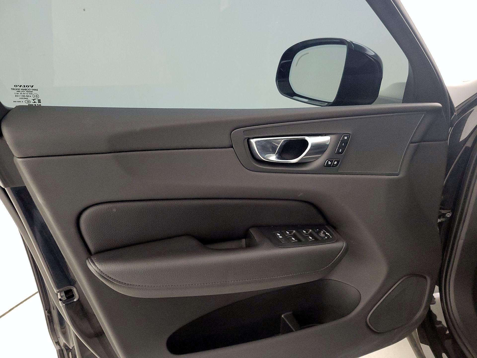 Thumbnail: 2021 Volvo XC60 - 12