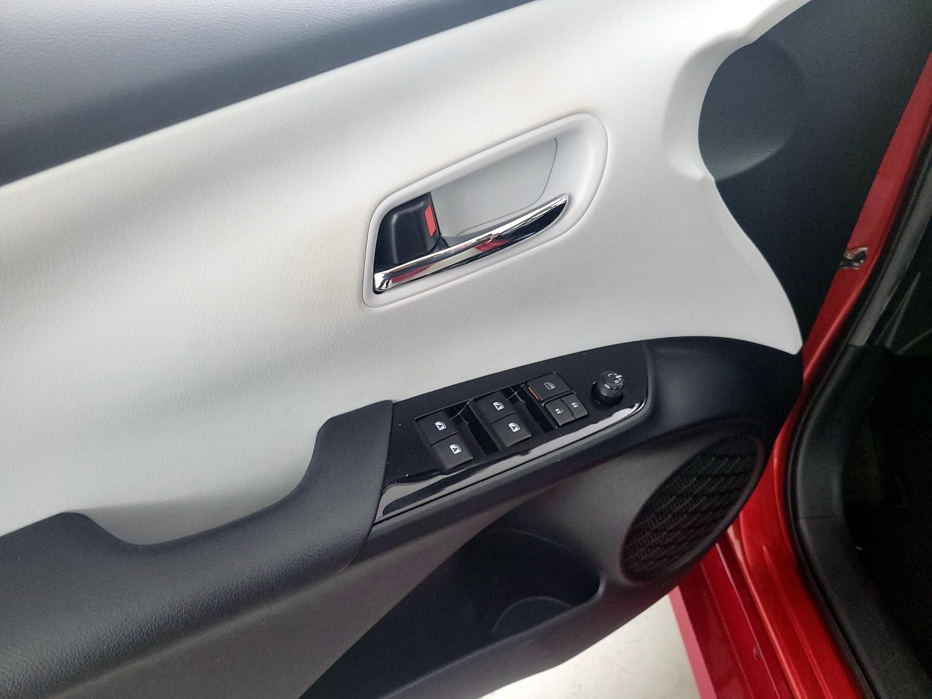 Thumbnail: 2017 Toyota Prius - 12