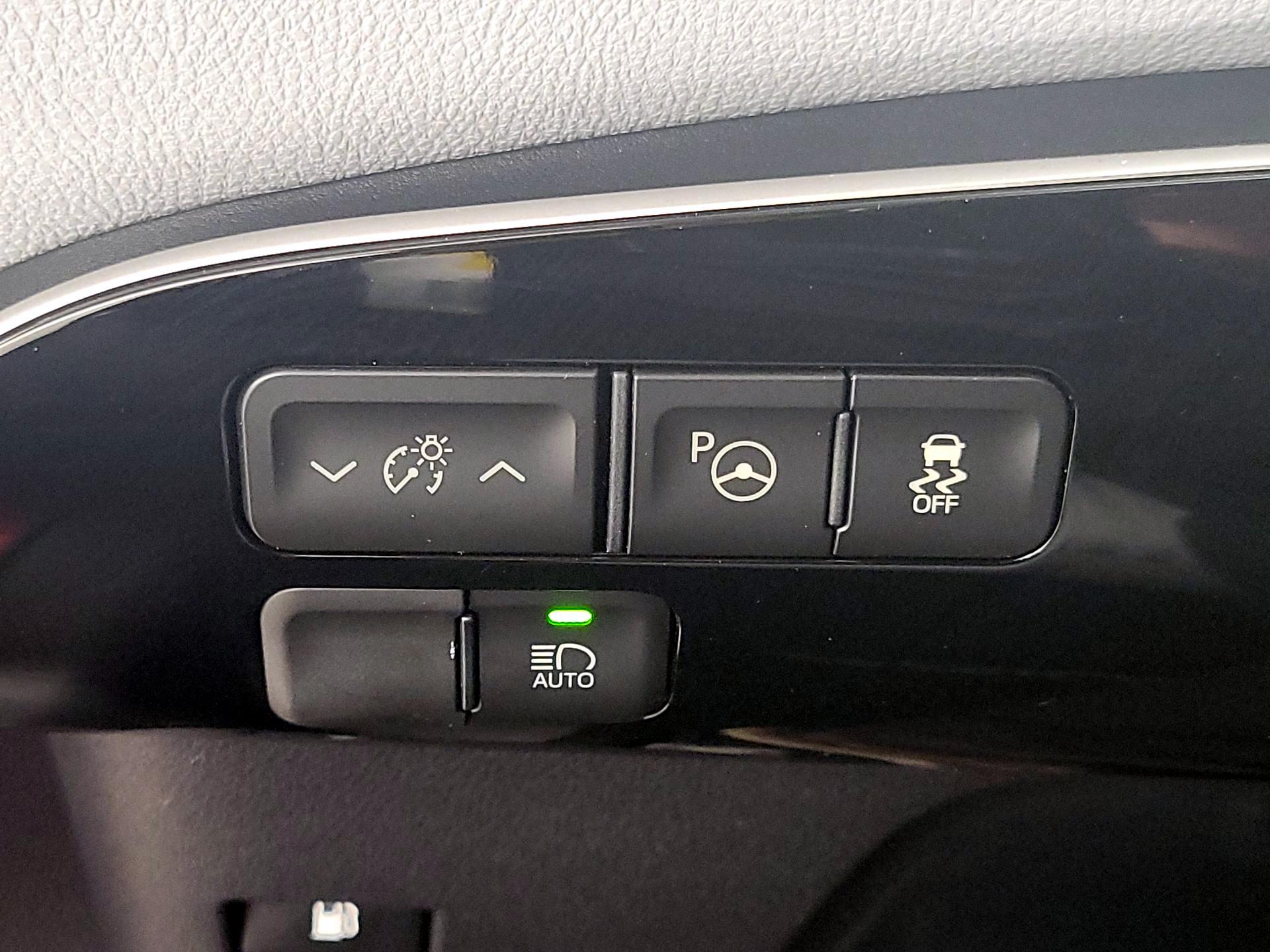 Thumbnail: 2017 Toyota Prius - 13