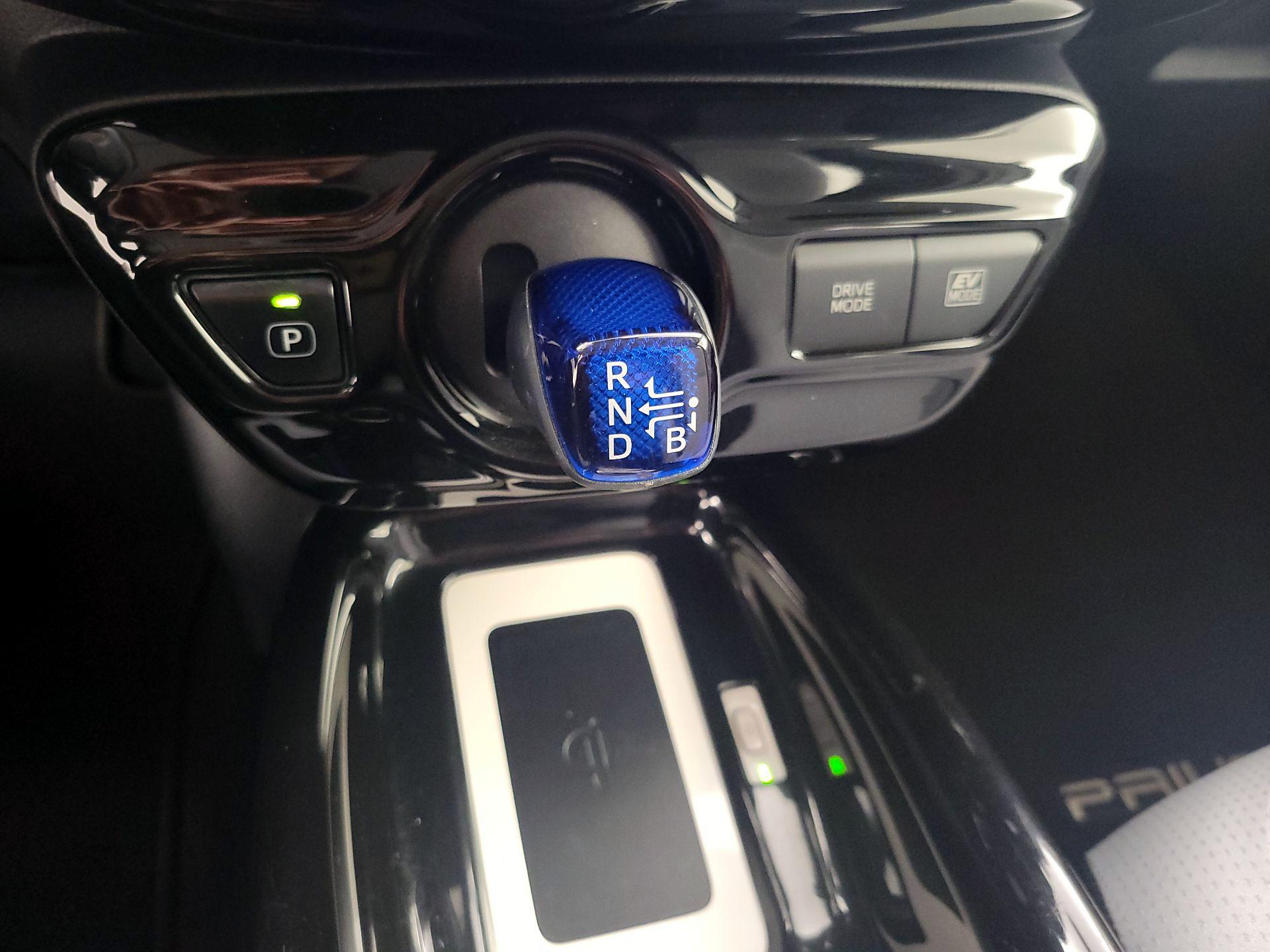 Thumbnail: 2017 Toyota Prius - 18