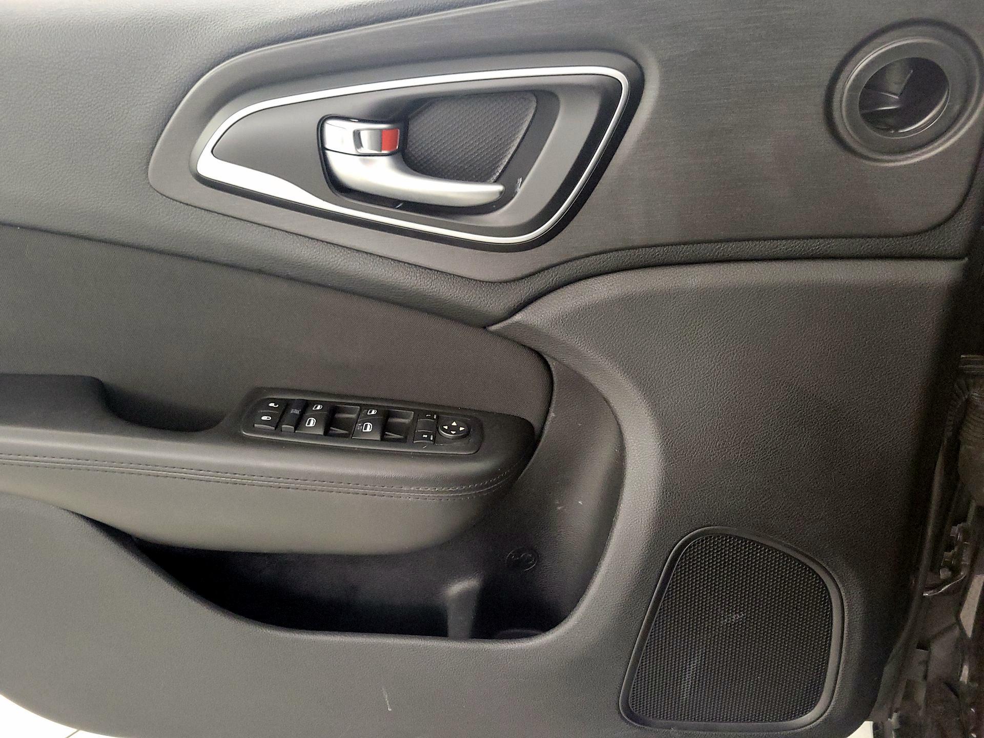 Thumbnail: 2015 Chrysler 200 - 12