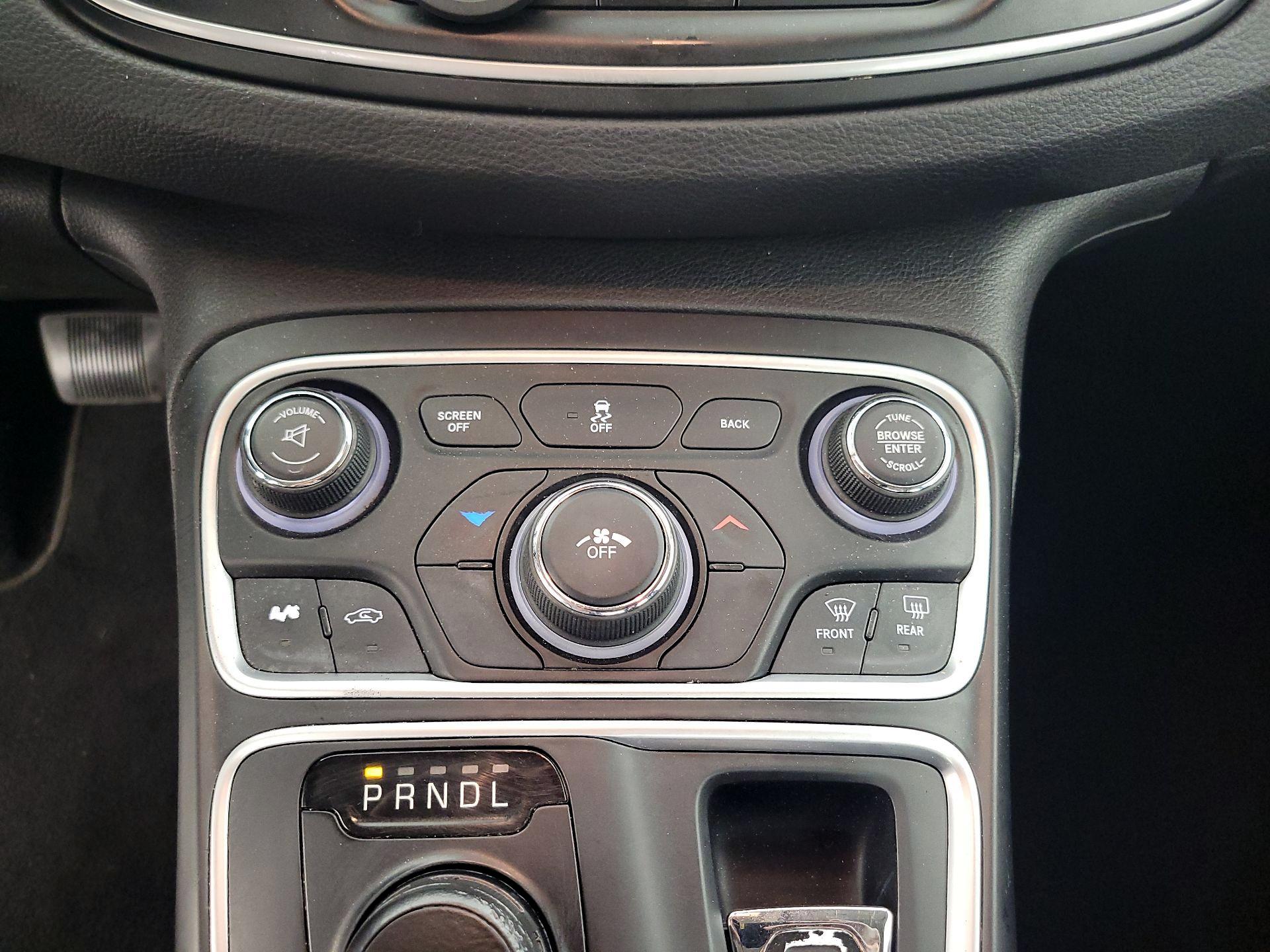 Thumbnail: 2015 Chrysler 200 - 15