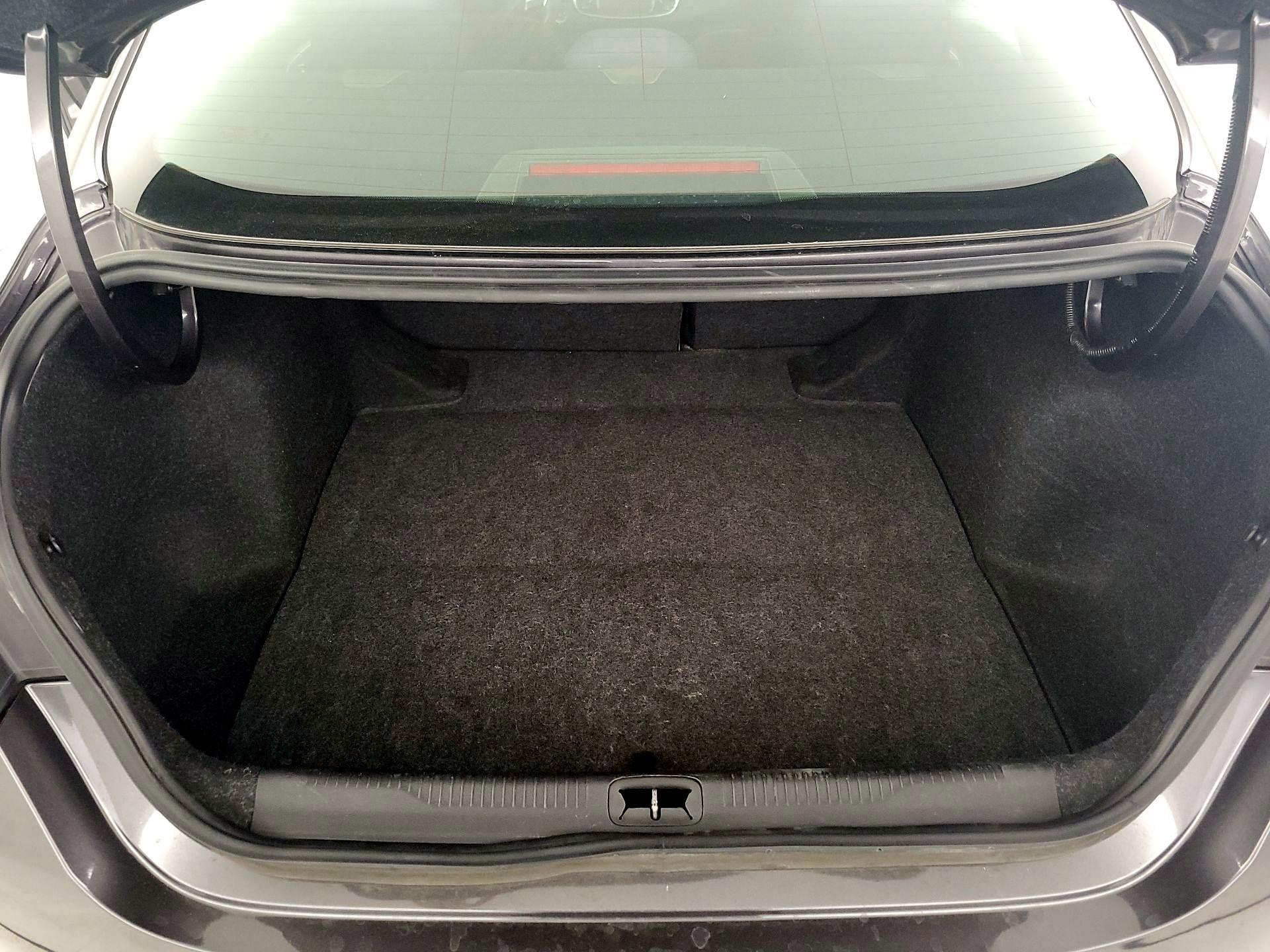 Thumbnail: 2015 Chrysler 200 - 18